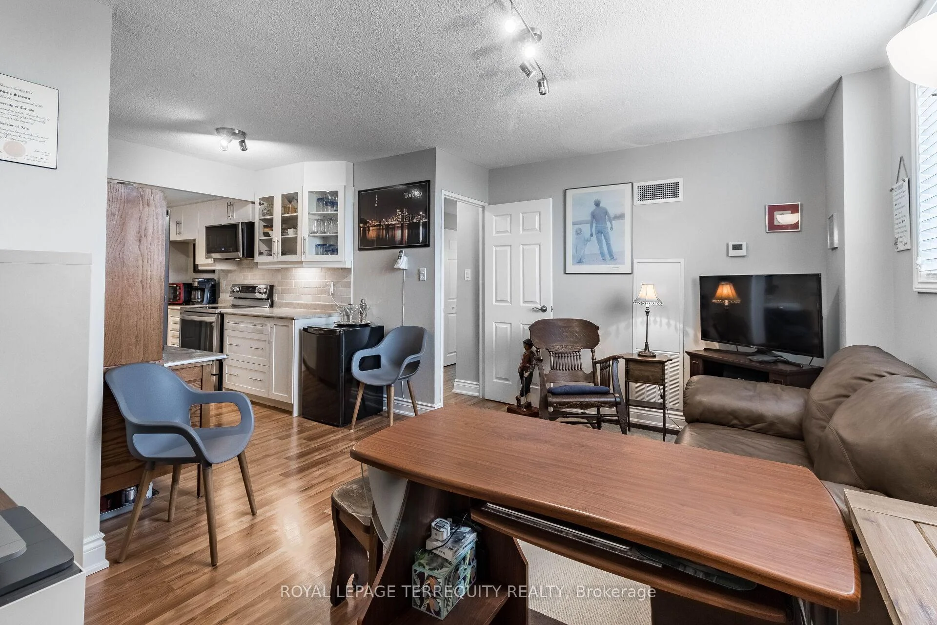 Photo 43 of Unit 1102, 812 Burnhamthorpe Road, Etobicoke, Markland Wood — HOMEH