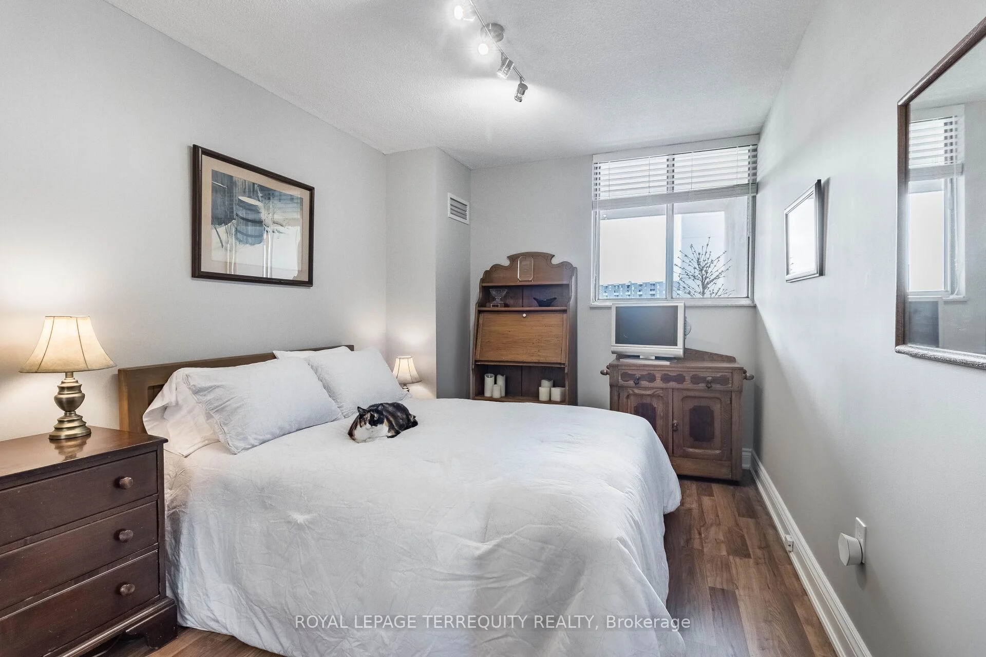 Photo 53 of Unit 1102, 812 Burnhamthorpe Road, Etobicoke, Markland Wood — HOMEH