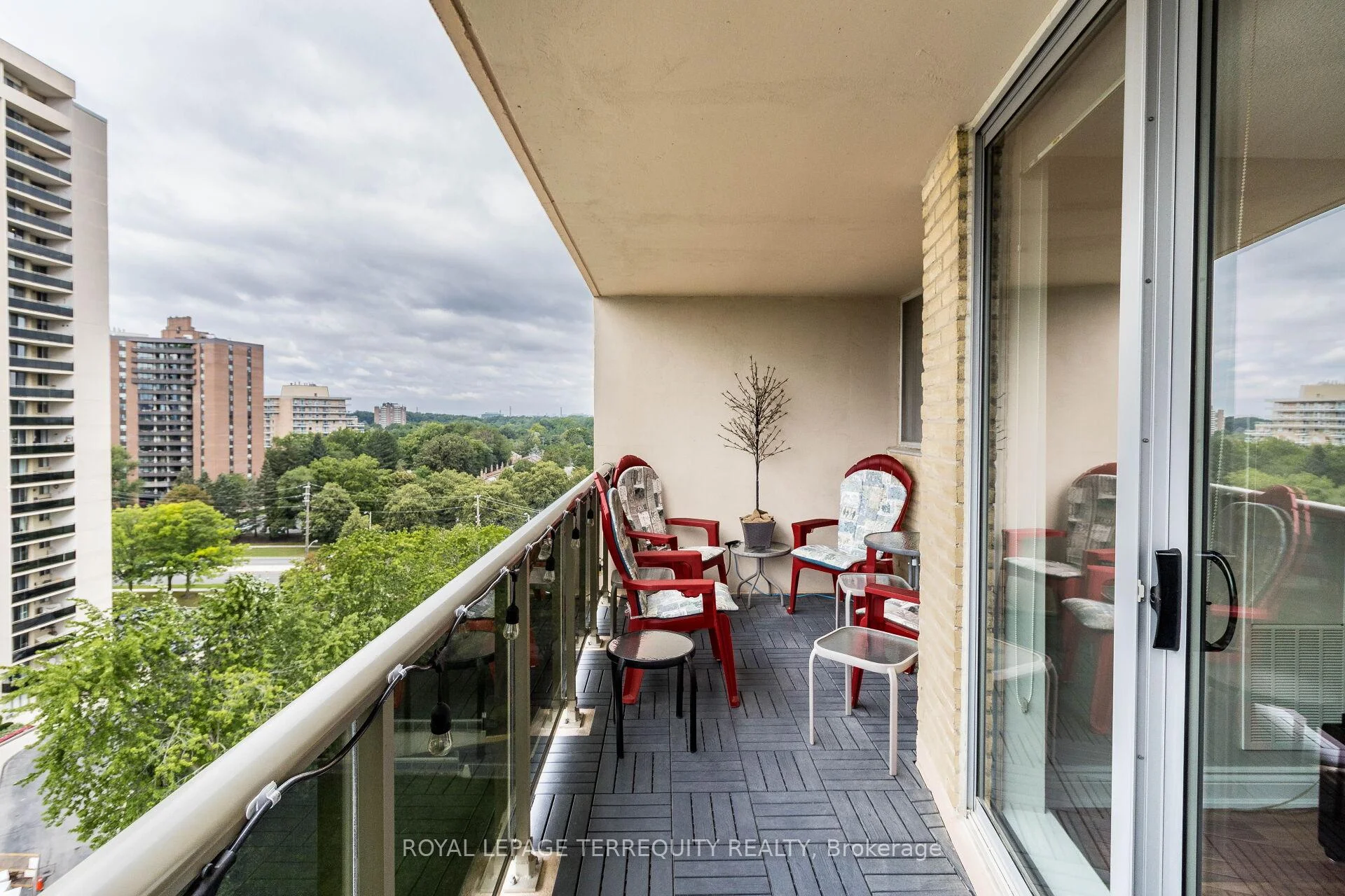 Photo 59 of Unit 1102, 812 Burnhamthorpe Road, Etobicoke, Markland Wood — HOMEH