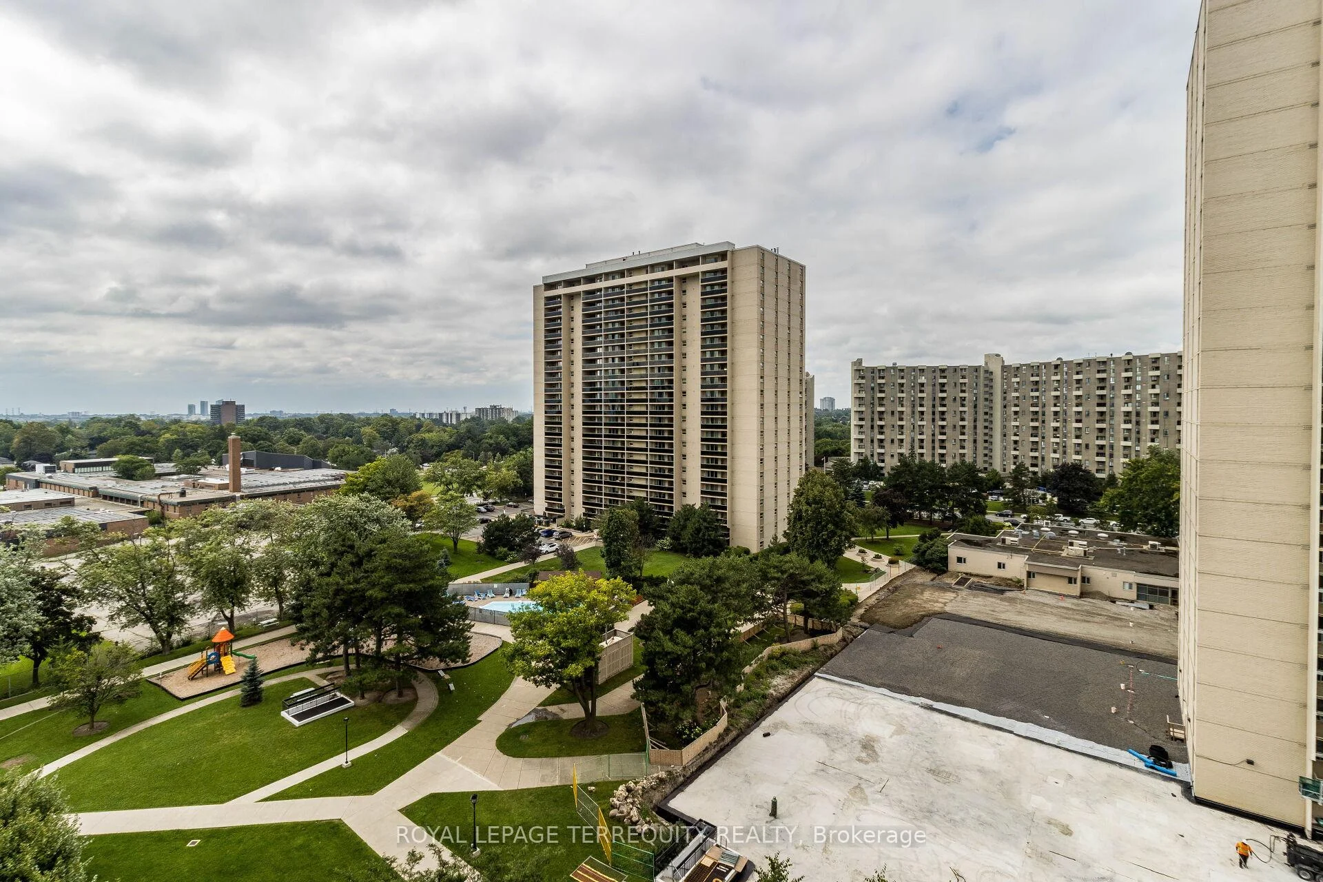 Photo 65 of Unit 1102, 812 Burnhamthorpe Road, Etobicoke, Markland Wood — HOMEH