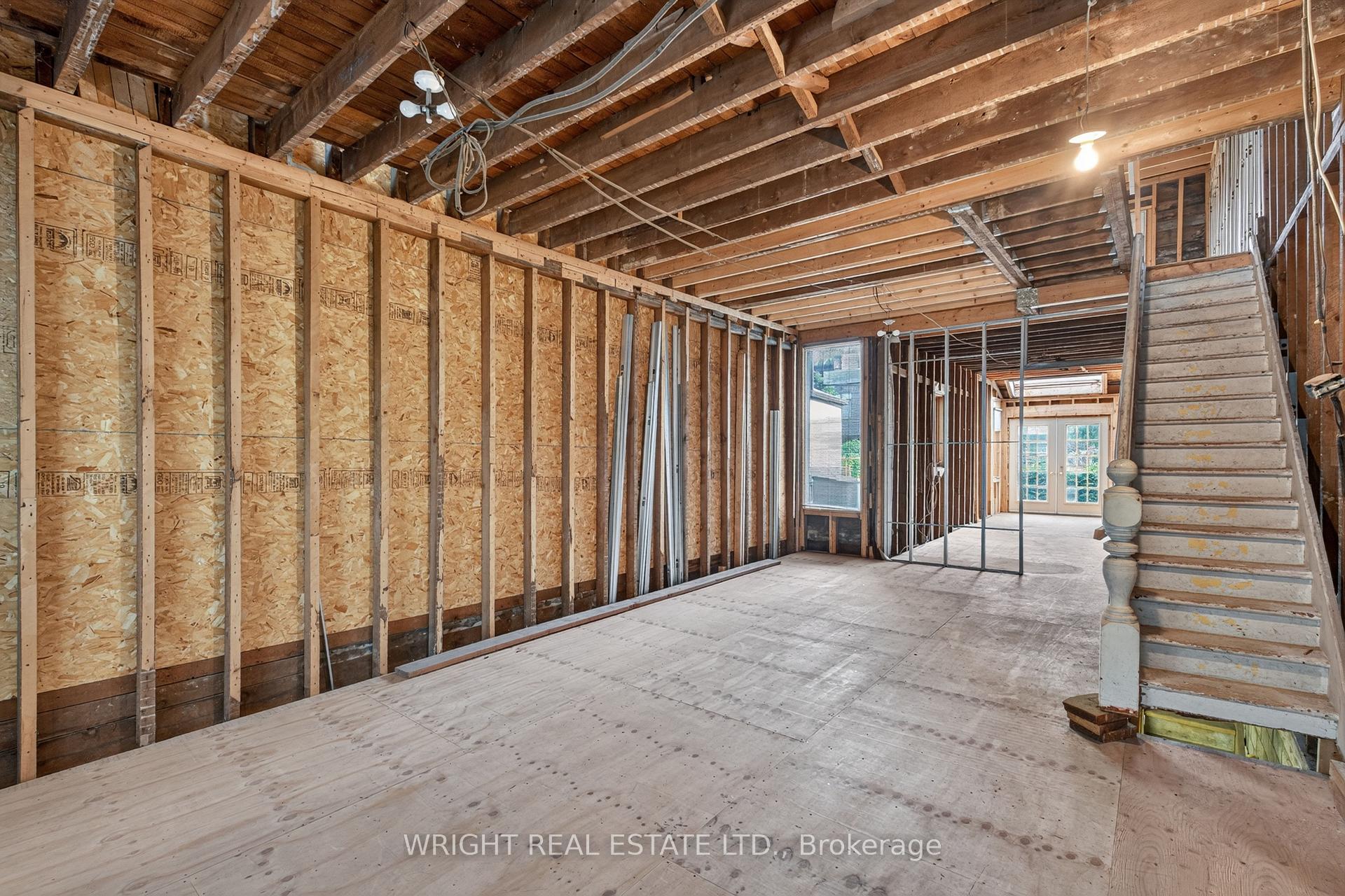 Photo 4 of 31 Olive Avenue, Toronto, The Annex — HOMEH