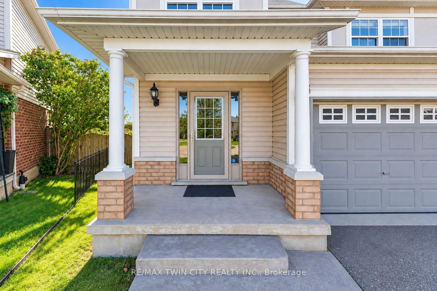 Photo 3 of 320 Brandenburg Place, Waterloo, Clair Hills — HOMEH