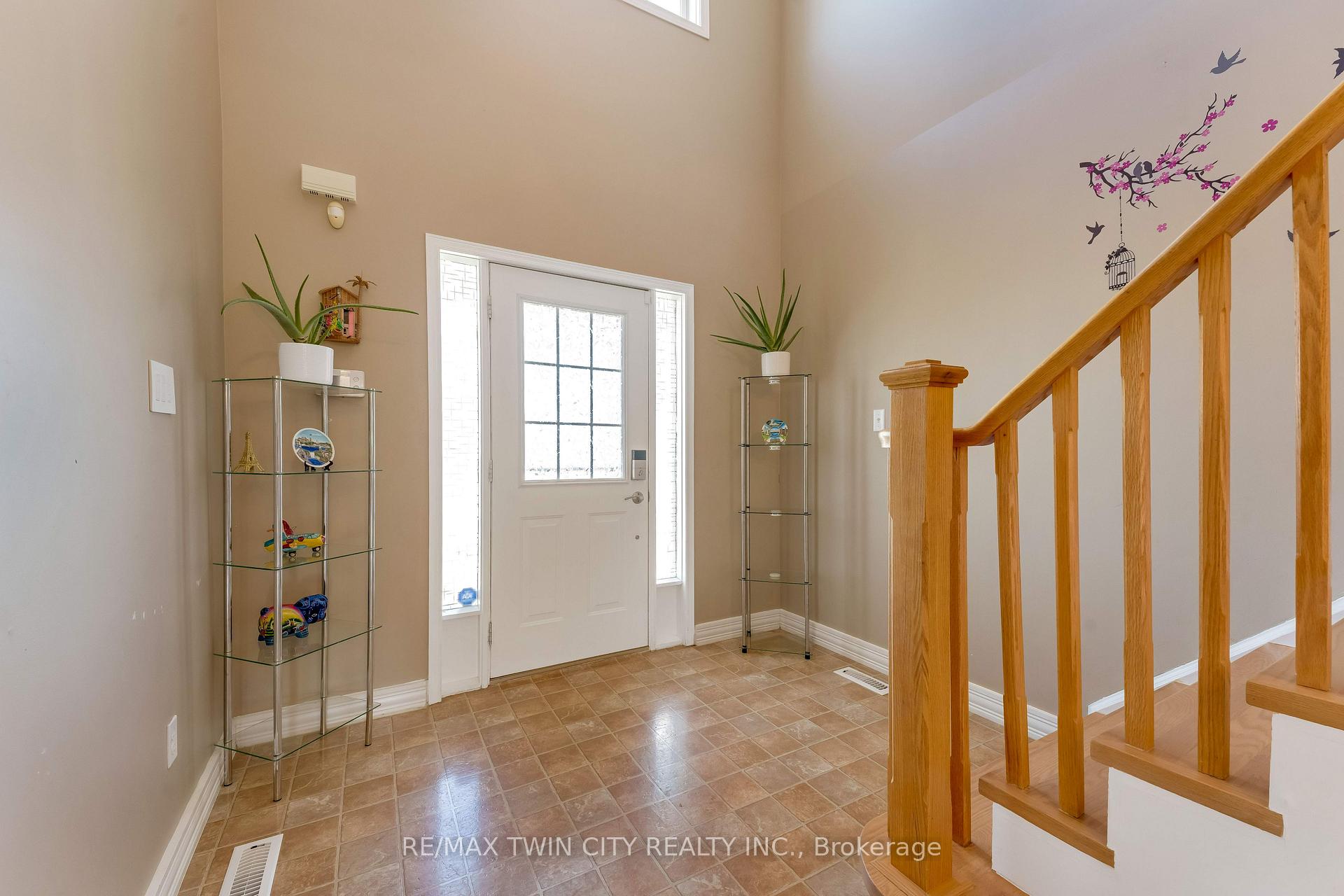 Photo 4 of 320 Brandenburg Place, Waterloo, Clair Hills — HOMEH