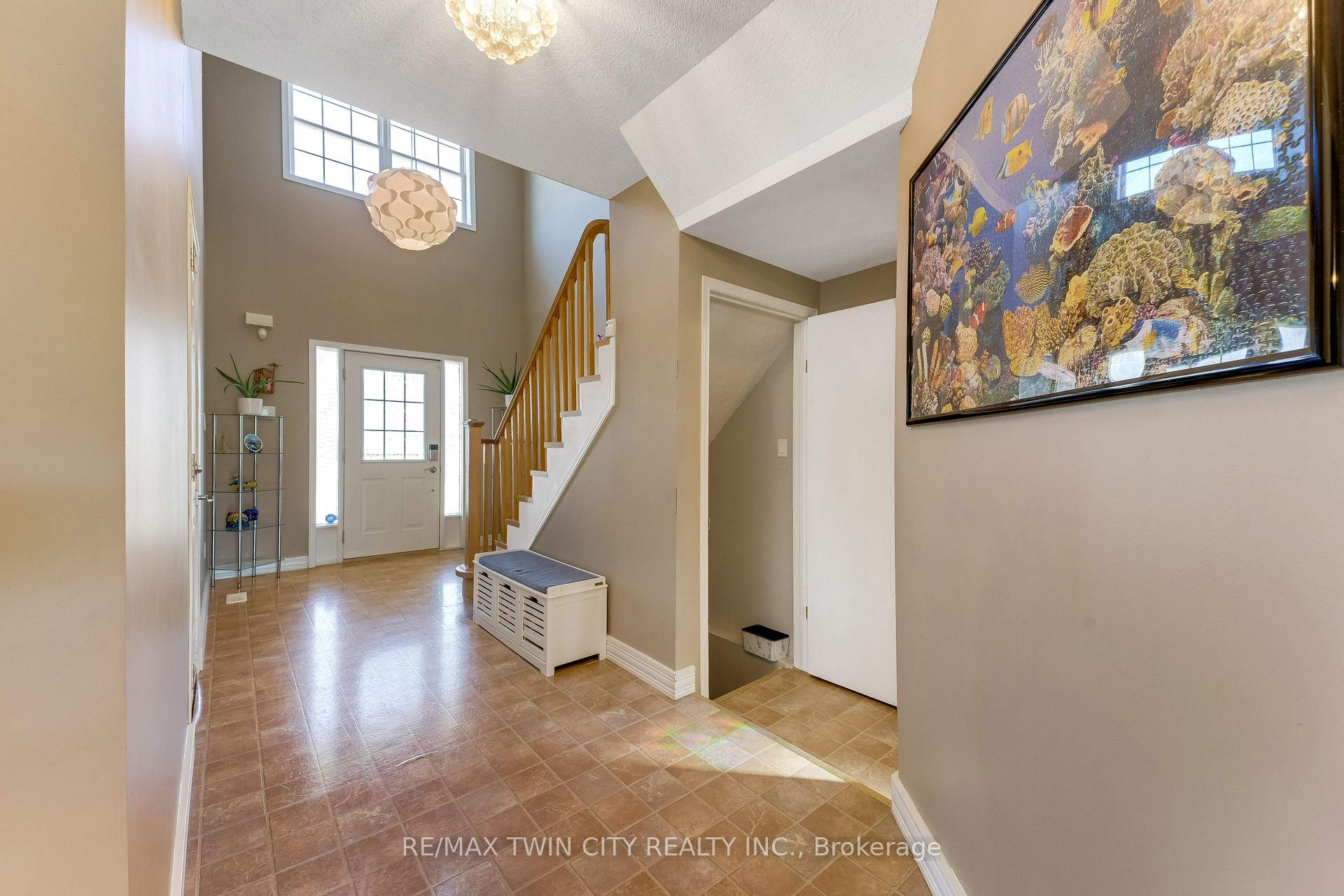 Photo 5 of 320 Brandenburg Place, Waterloo, Clair Hills — HOMEH