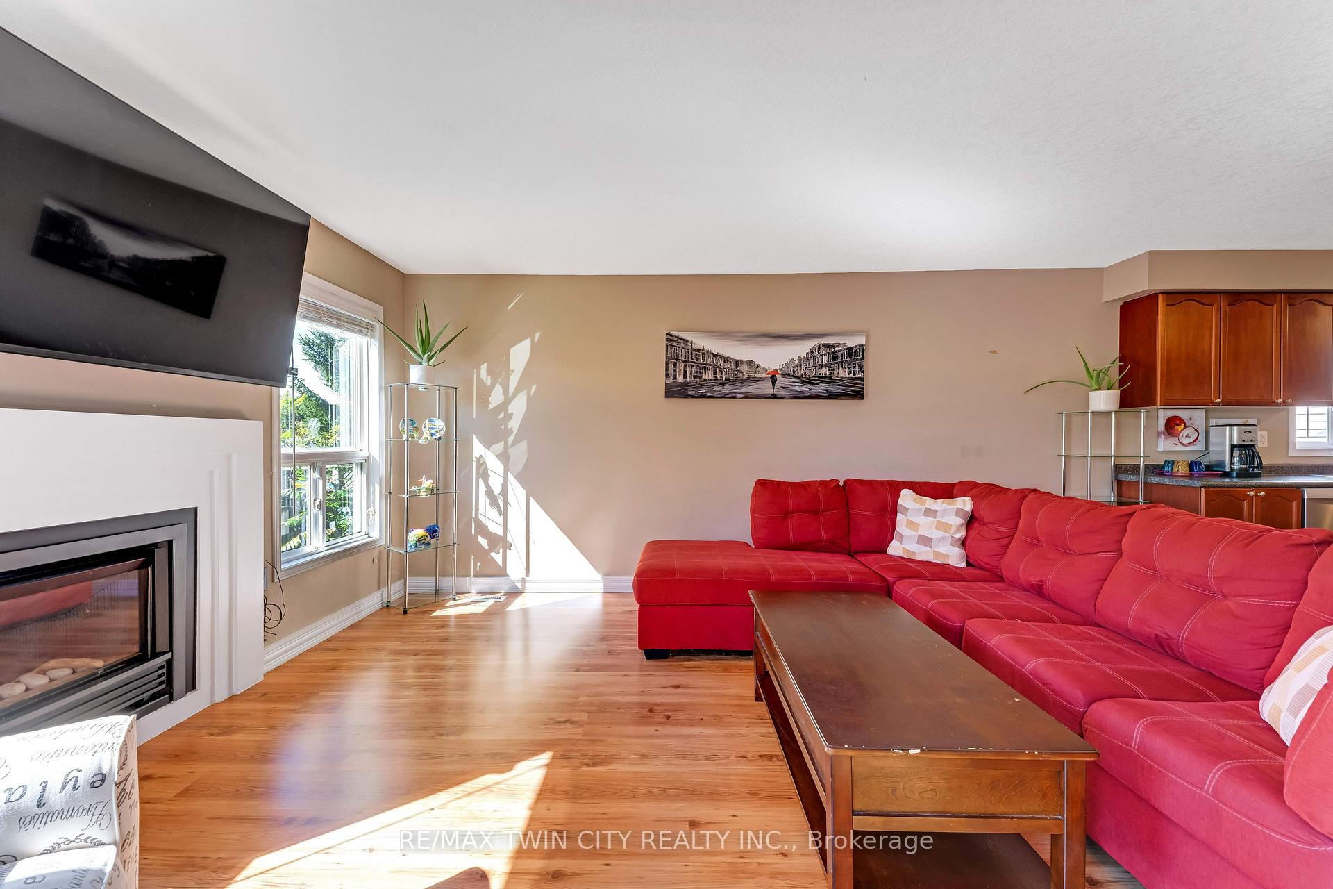Photo 6 of 320 Brandenburg Place, Waterloo, Clair Hills — HOMEH