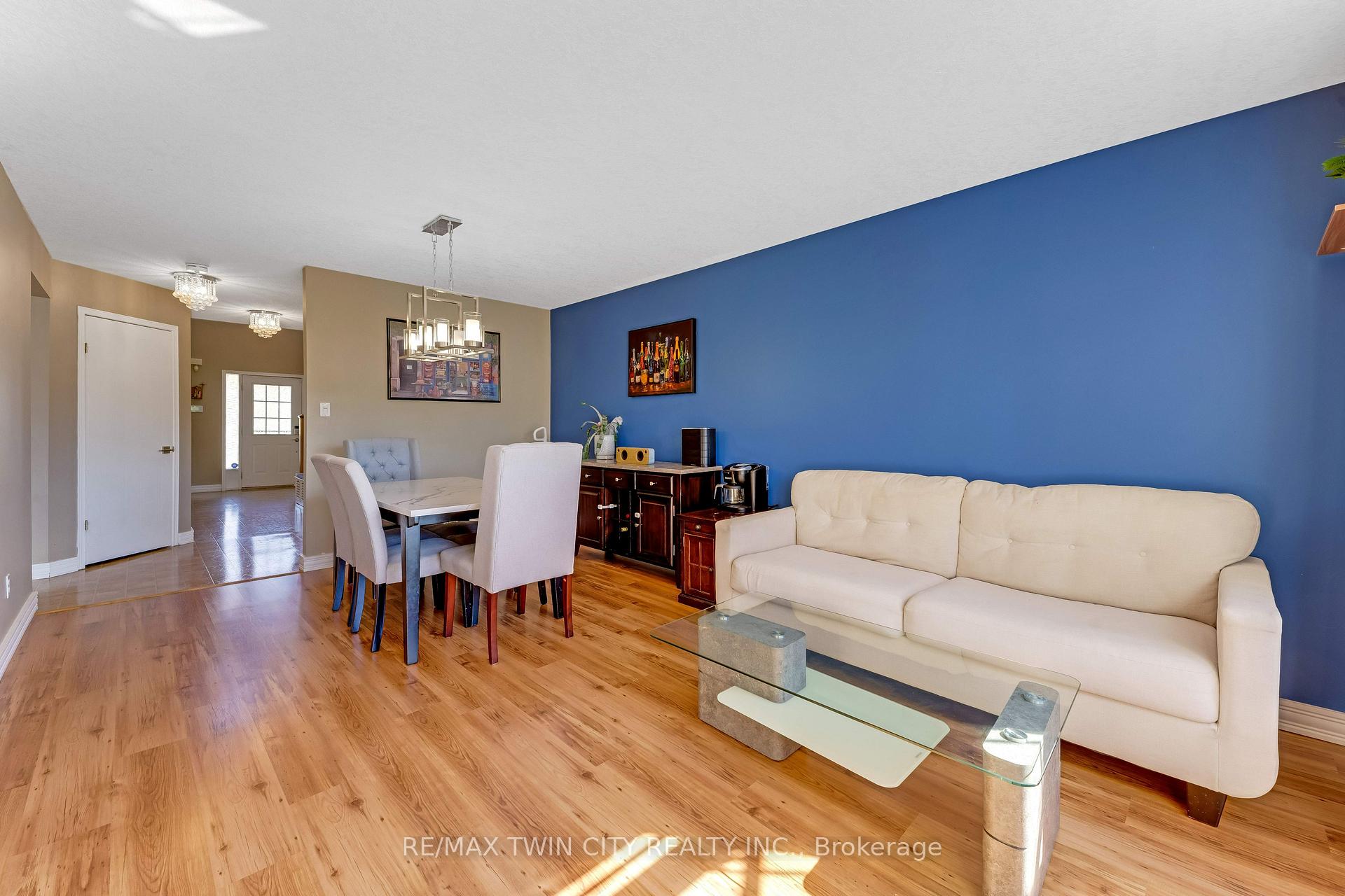 Photo 9 of 320 Brandenburg Place, Waterloo, Clair Hills — HOMEH