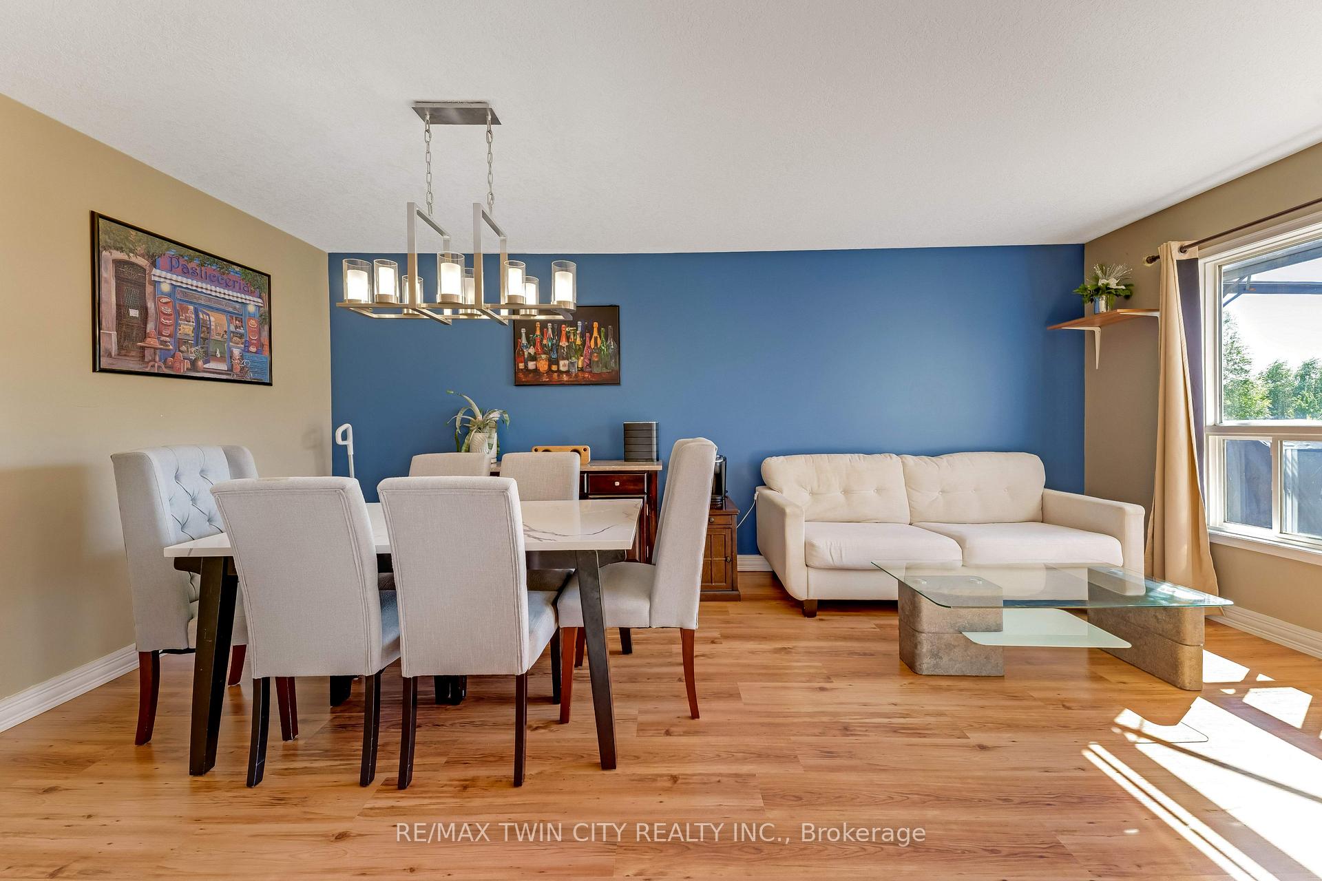 Photo 10 of 320 Brandenburg Place, Waterloo, Clair Hills — HOMEH