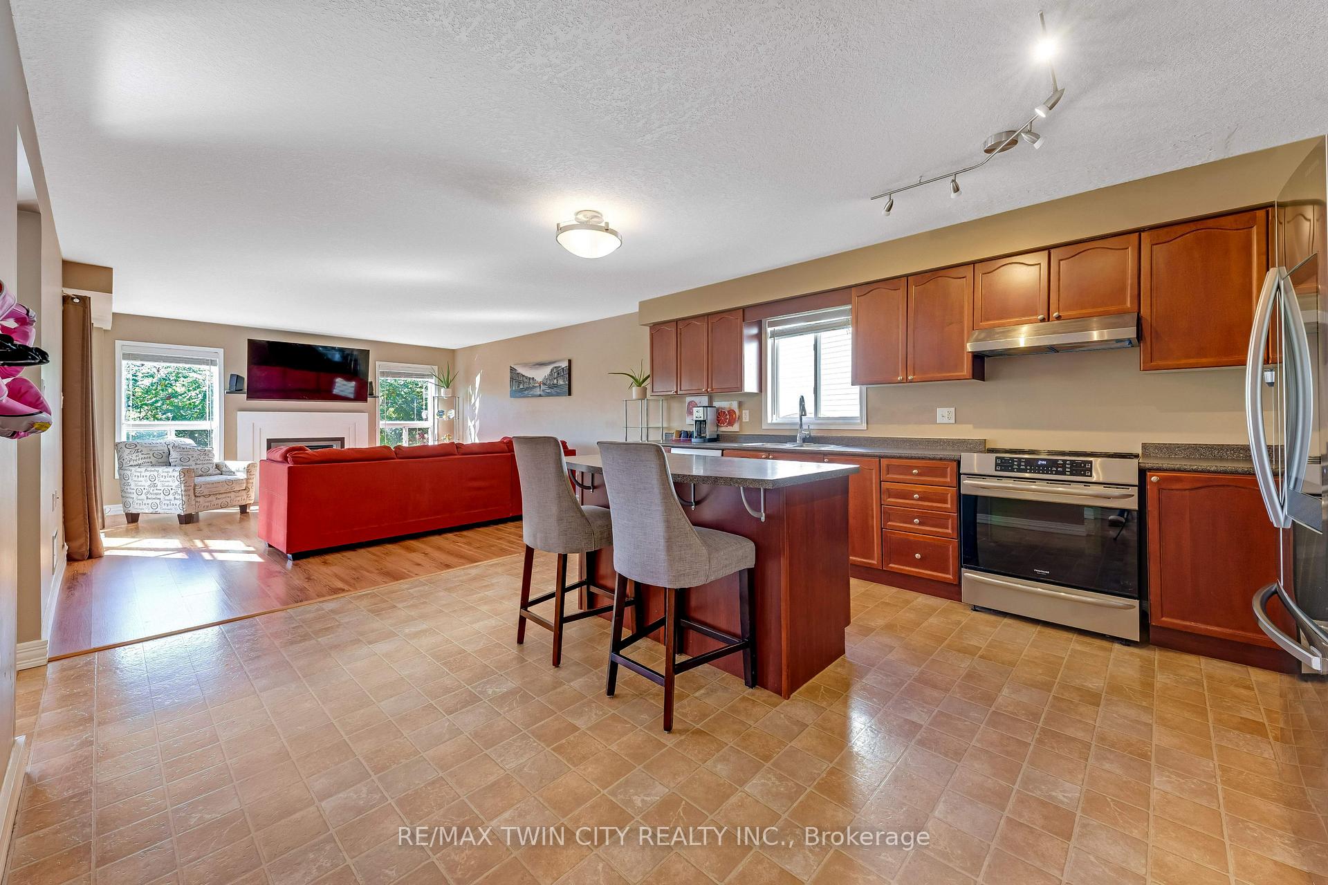 Photo 12 of 320 Brandenburg Place, Waterloo, Clair Hills — HOMEH
