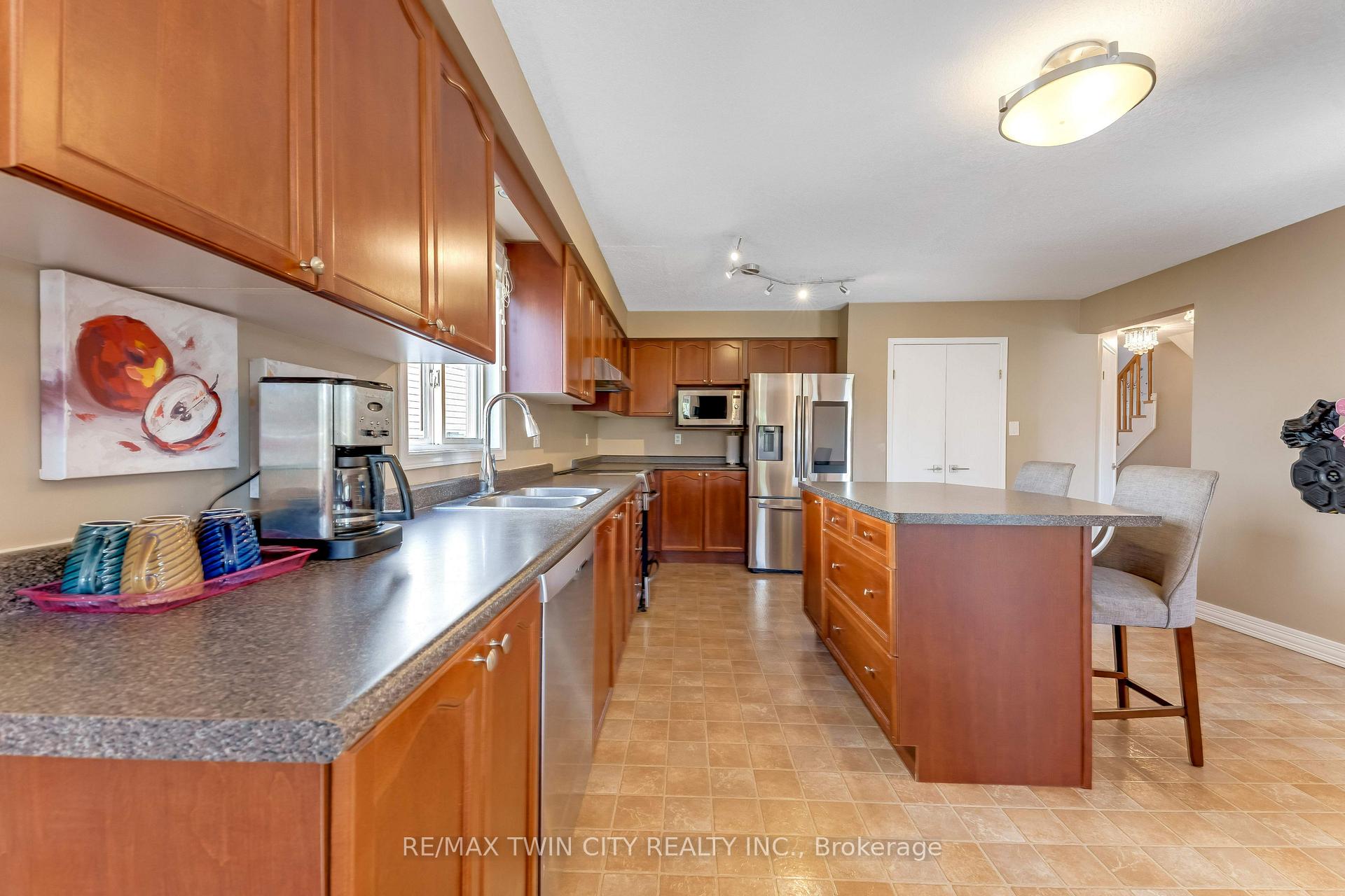 Photo 14 of 320 Brandenburg Place, Waterloo, Clair Hills — HOMEH