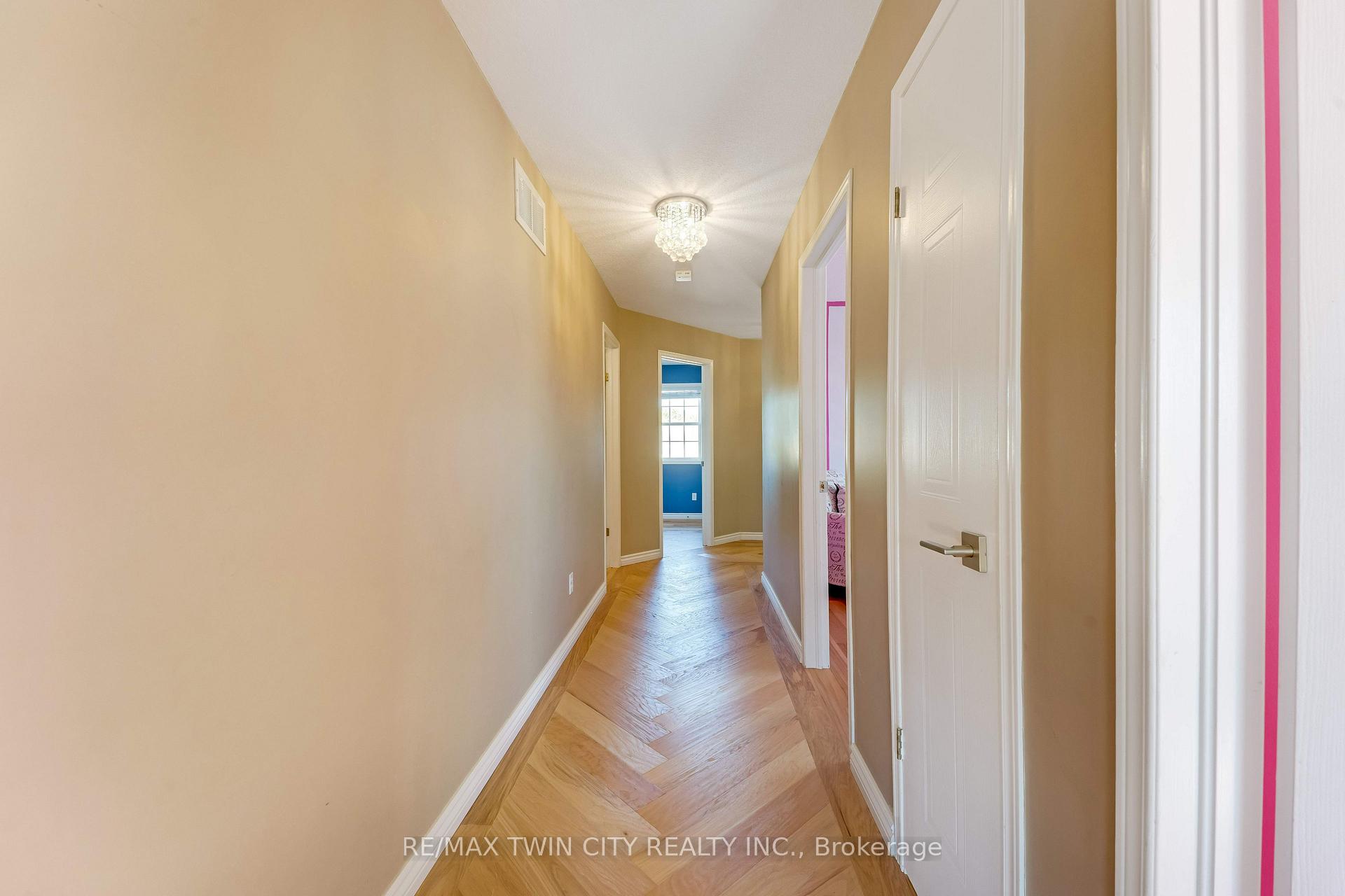 Photo 18 of 320 Brandenburg Place, Waterloo, Clair Hills — HOMEH