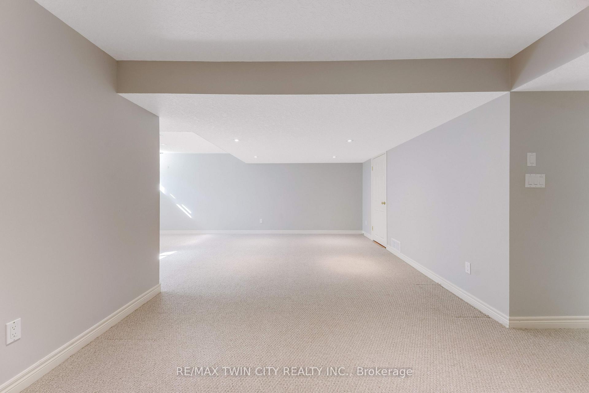 Photo 33 of 320 Brandenburg Place, Waterloo, Clair Hills — HOMEH