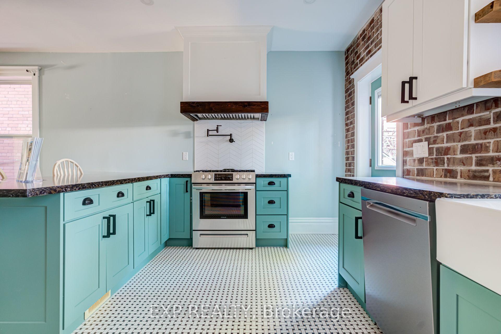 Photo 5 of 11 Lorne Avenue, Hamilton, Blakeley — HOMEH