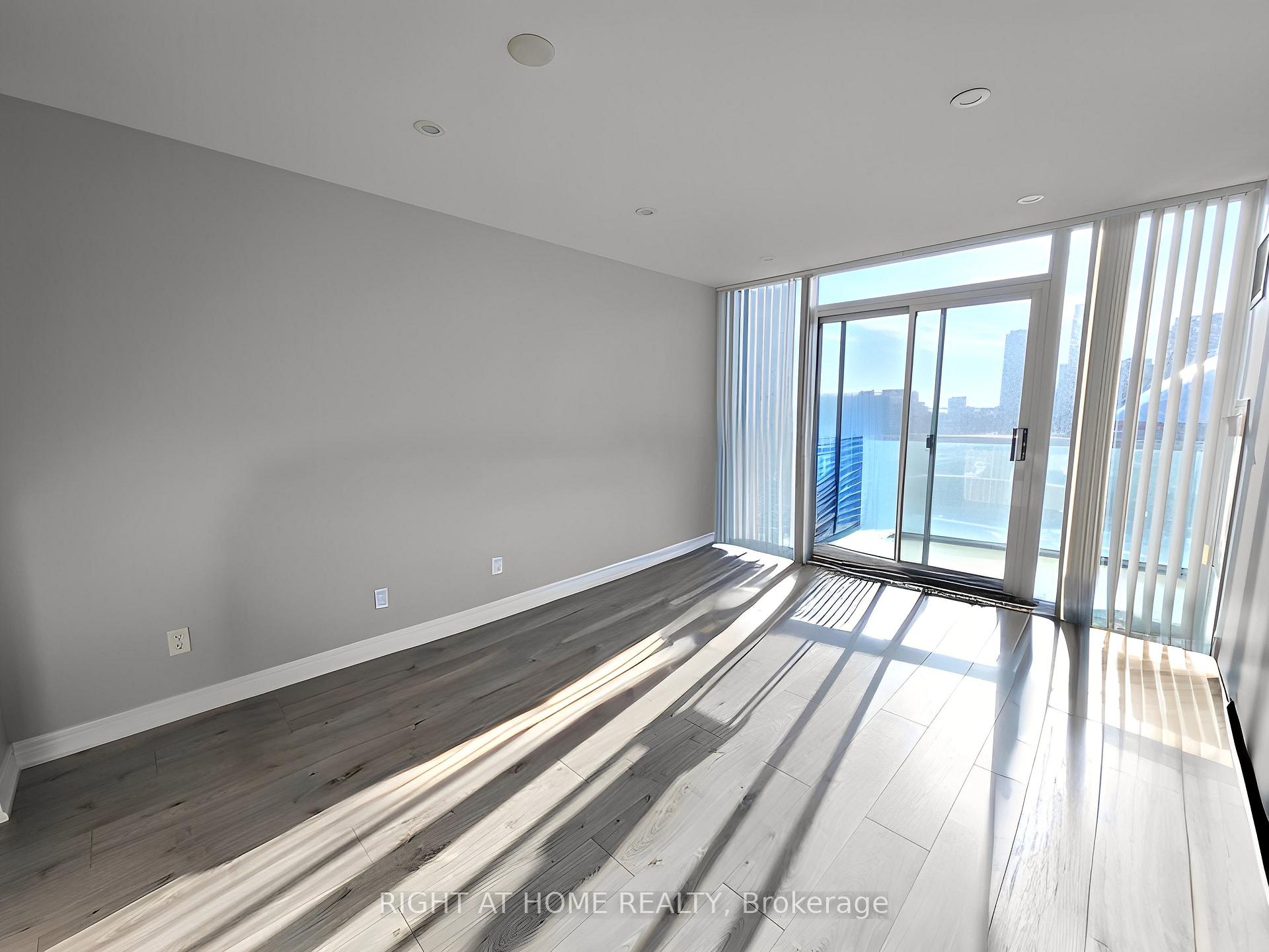 Photo 3 of Unit Unit 1911, 51 Lower Simcoe Street, Toronto, Waterfront Communities — HOMEH