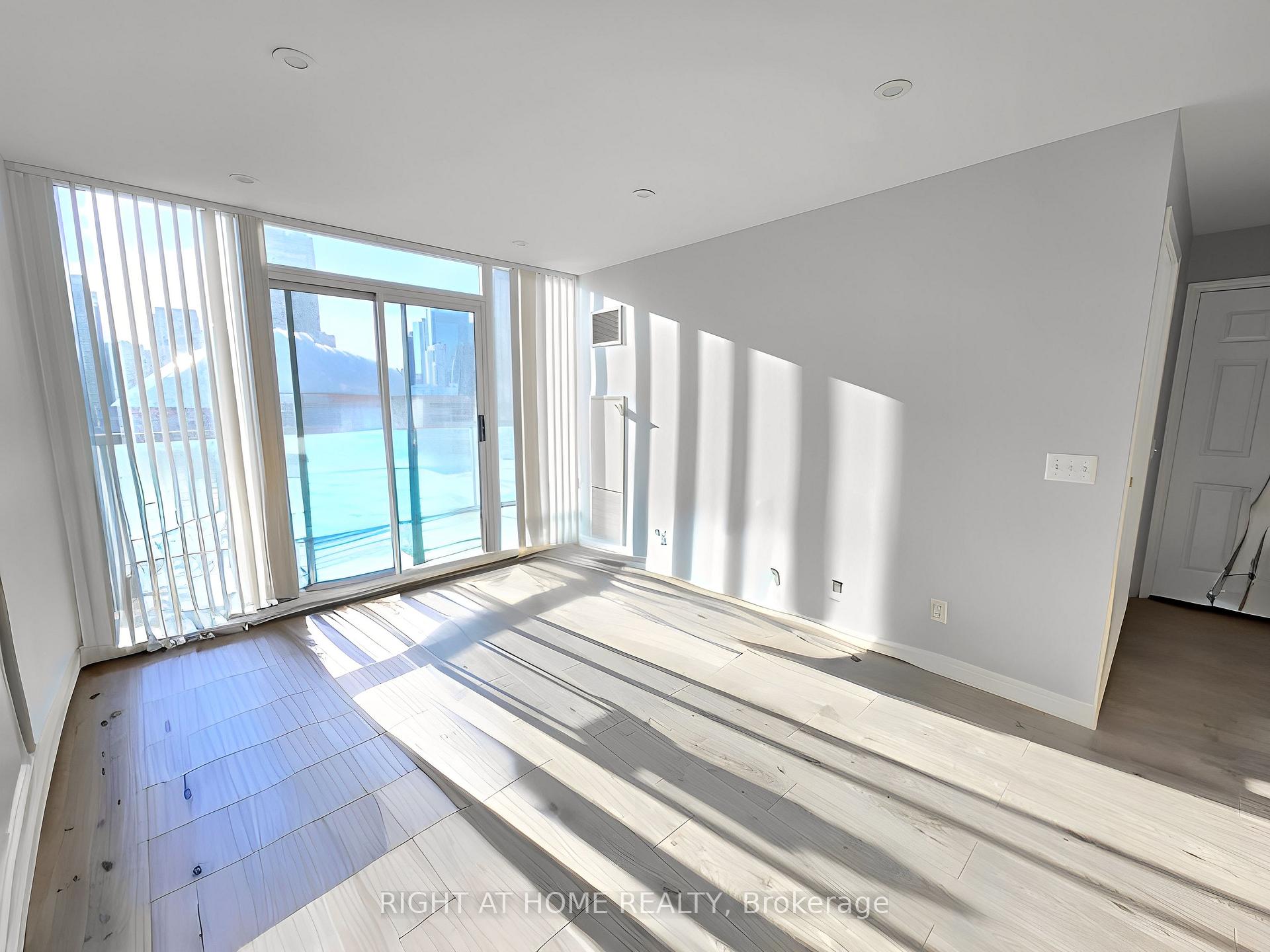 Photo 5 of Unit Unit 1911, 51 Lower Simcoe Street, Toronto, Waterfront Communities — HOMEH