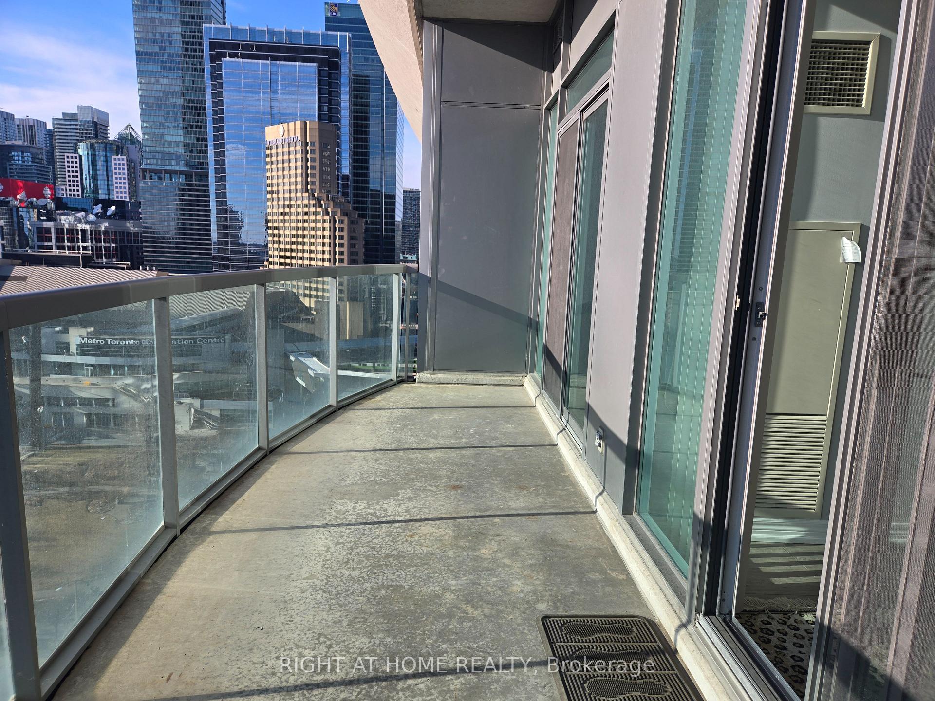 Photo 13 of Unit Unit 1911, 51 Lower Simcoe Street, Toronto, Waterfront Communities — HOMEH
