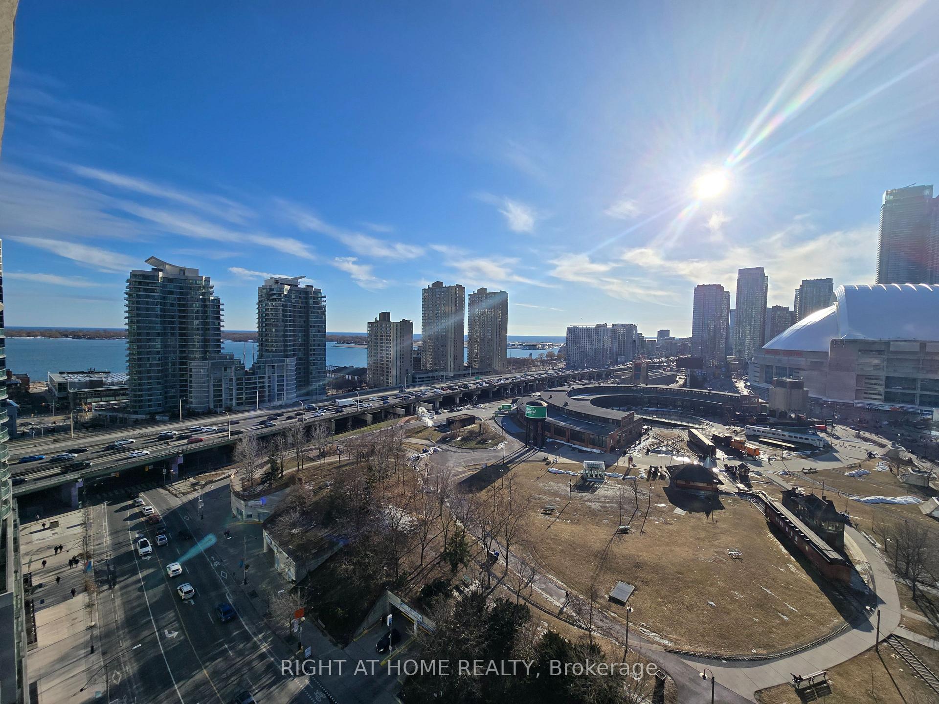 Photo 14 of Unit Unit 1911, 51 Lower Simcoe Street, Toronto, Waterfront Communities — HOMEH