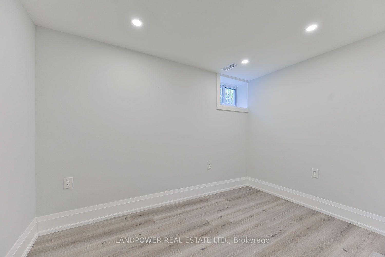 Photo 14 of 972 Cosburn Avenue, Toronto, East York — HOMEH