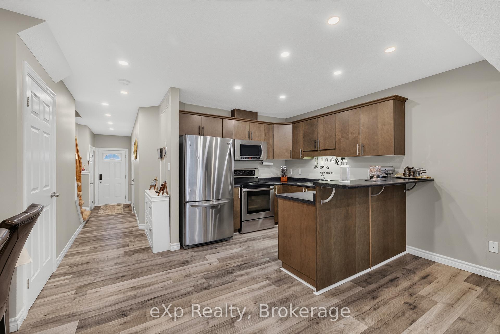 Photo 3 of Unit 4, 975 Strasburg Road, Kitchener, Country Hills — HOMEH