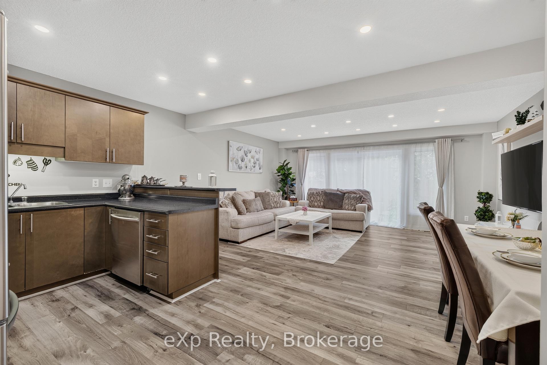 Photo 5 of Unit 4, 975 Strasburg Road, Kitchener, Country Hills — HOMEH