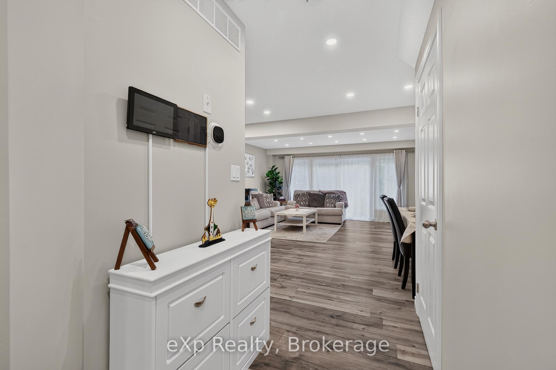 Photo 9 of Unit 4, 975 Strasburg Road, Kitchener, Country Hills — HOMEH