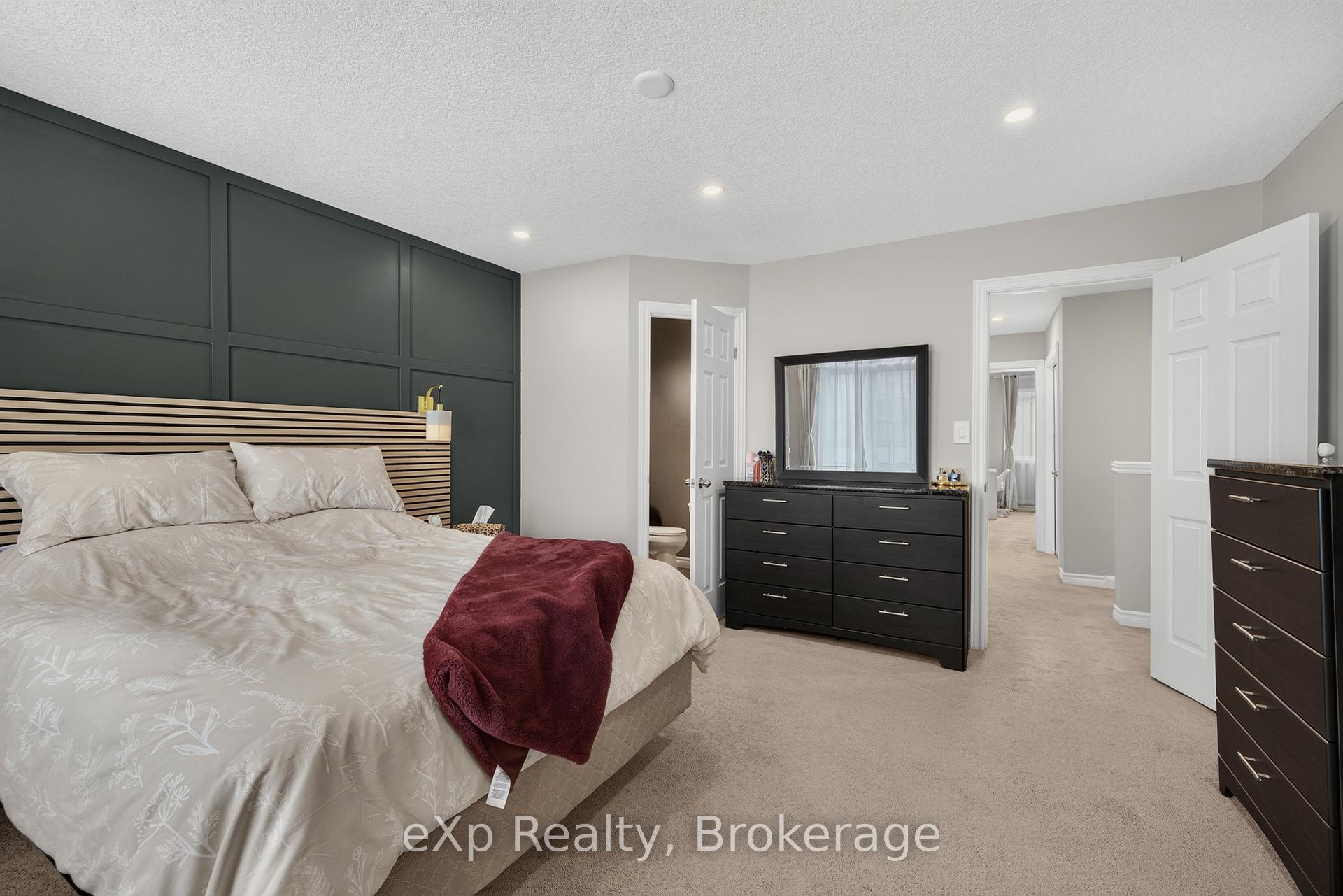 Photo 15 of Unit 4, 975 Strasburg Road, Kitchener, Country Hills — HOMEH