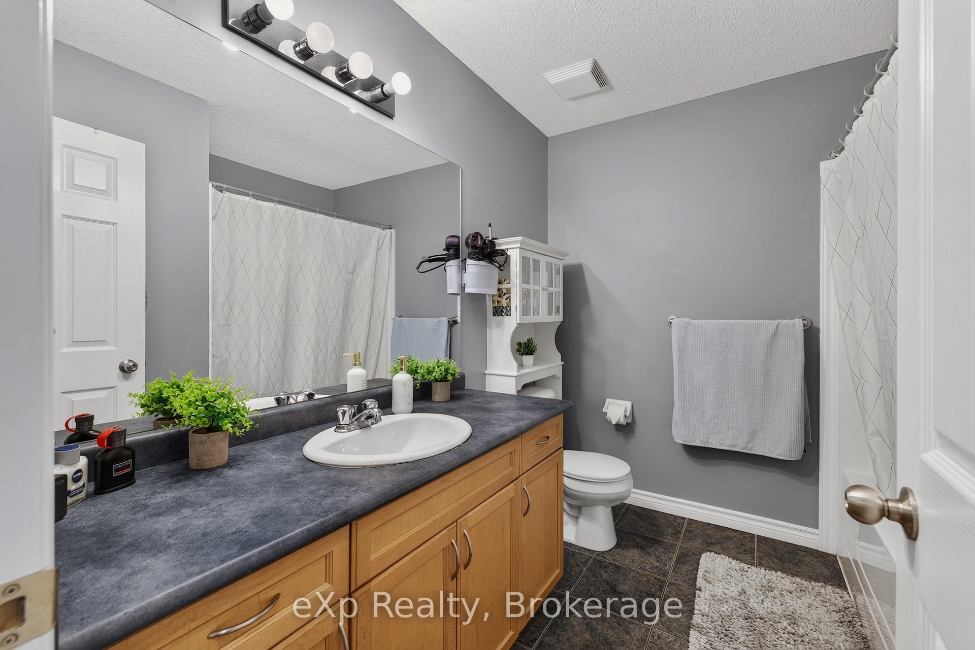 Photo 21 of Unit 4, 975 Strasburg Road, Kitchener, Country Hills — HOMEH