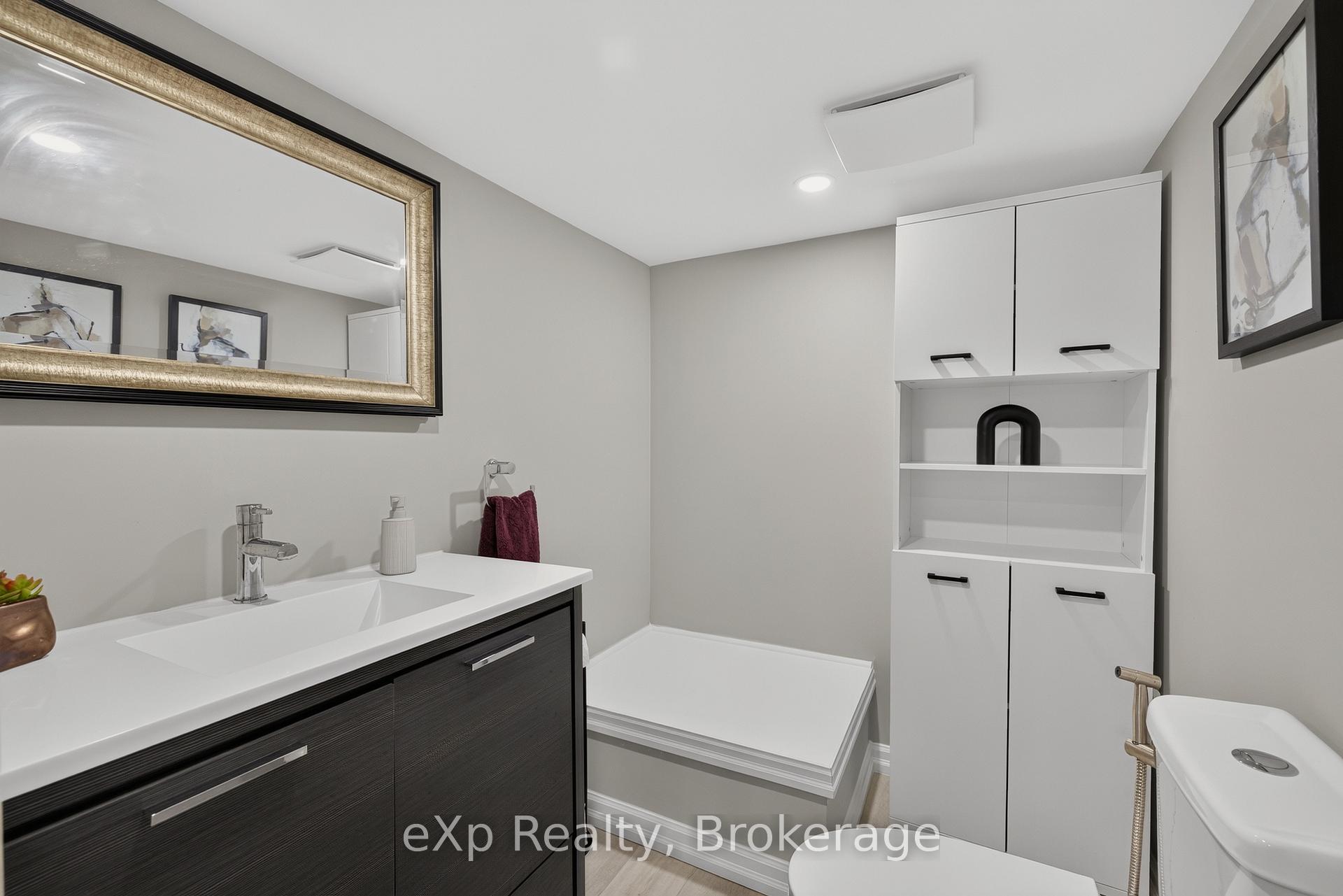 Photo 31 of Unit 4, 975 Strasburg Road, Kitchener, Country Hills — HOMEH