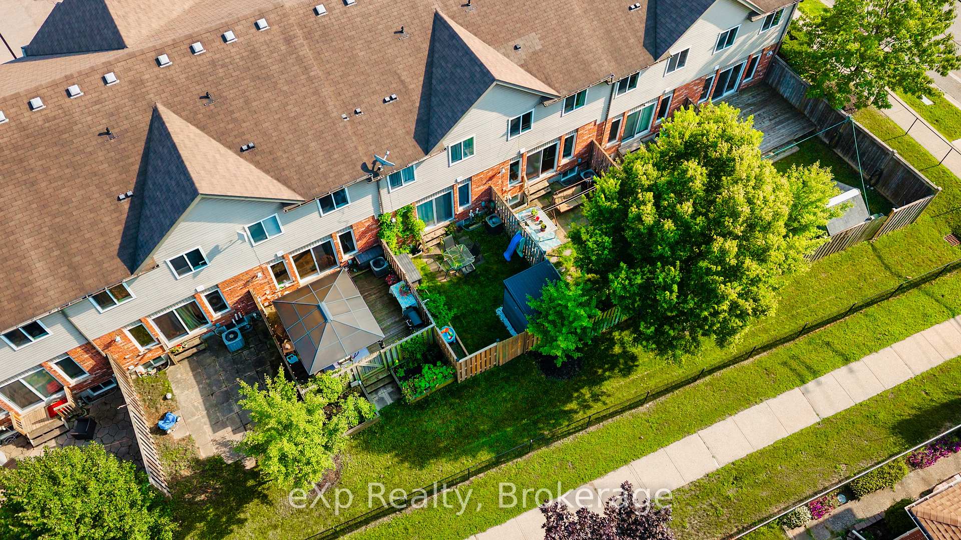 Photo 32 of Unit 4, 975 Strasburg Road, Kitchener, Country Hills — HOMEH