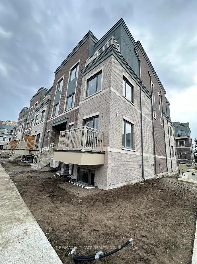 Photo 2 of Unit 32, 15 William Jackson Way, Etobicoke, New Toronto — HOMEH