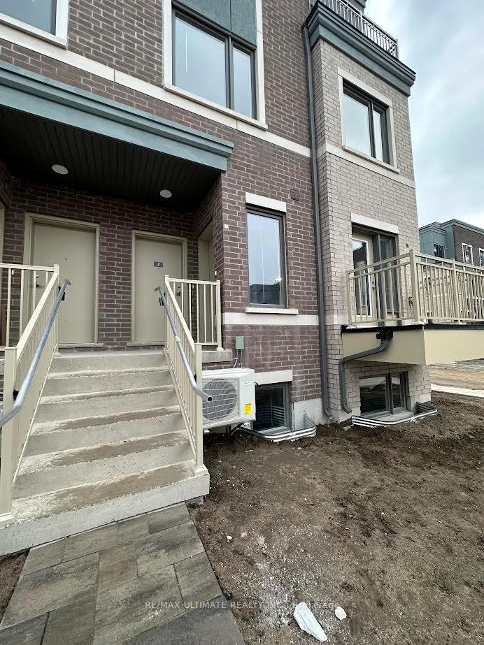 Photo 4 of Unit 32, 15 William Jackson Way, Etobicoke, New Toronto — HOMEH