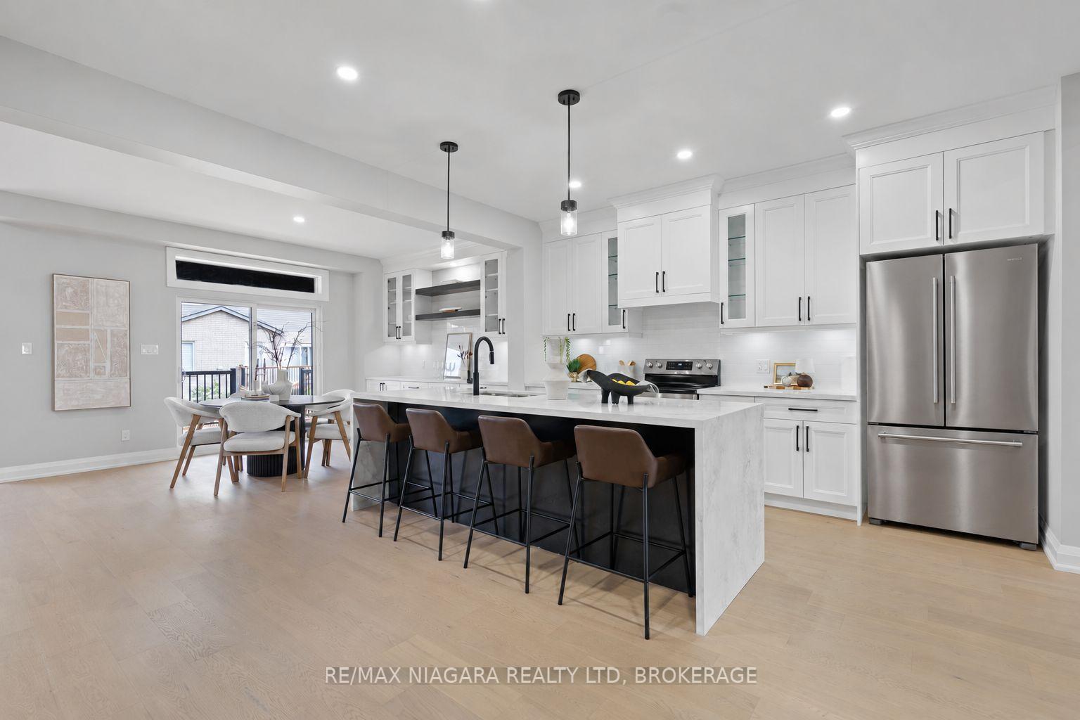 Photo 5 of 6136 Curlin Crescent, Niagara Falls, Forestview — HOMEH