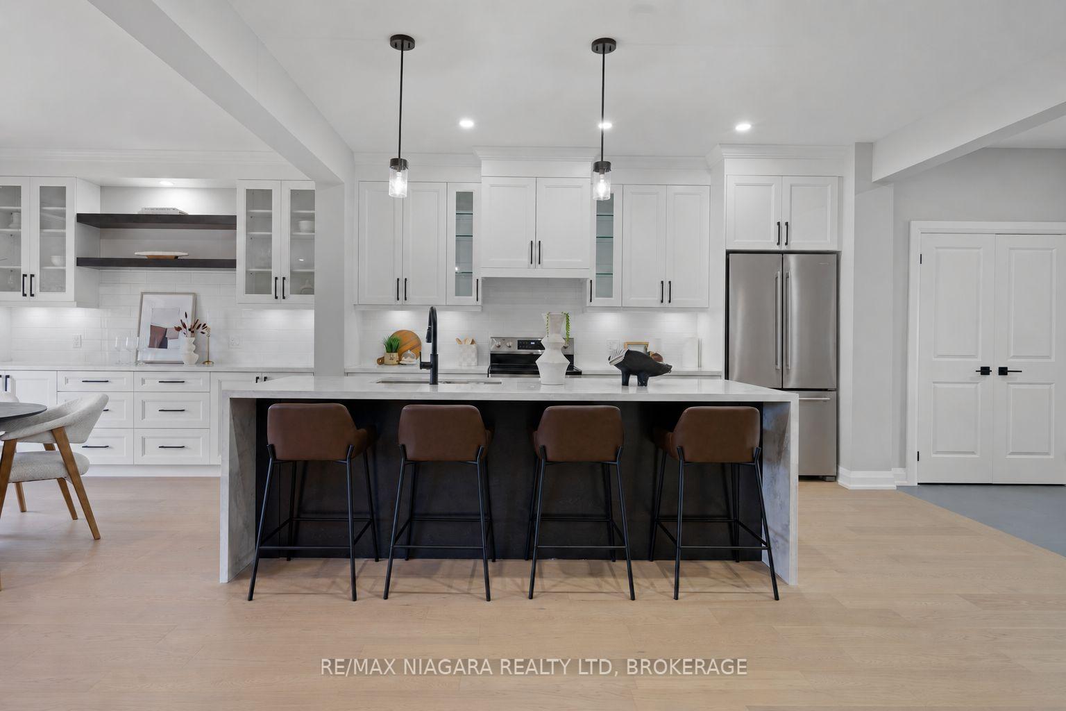 Photo 6 of 6136 Curlin Crescent, Niagara Falls, Forestview — HOMEH