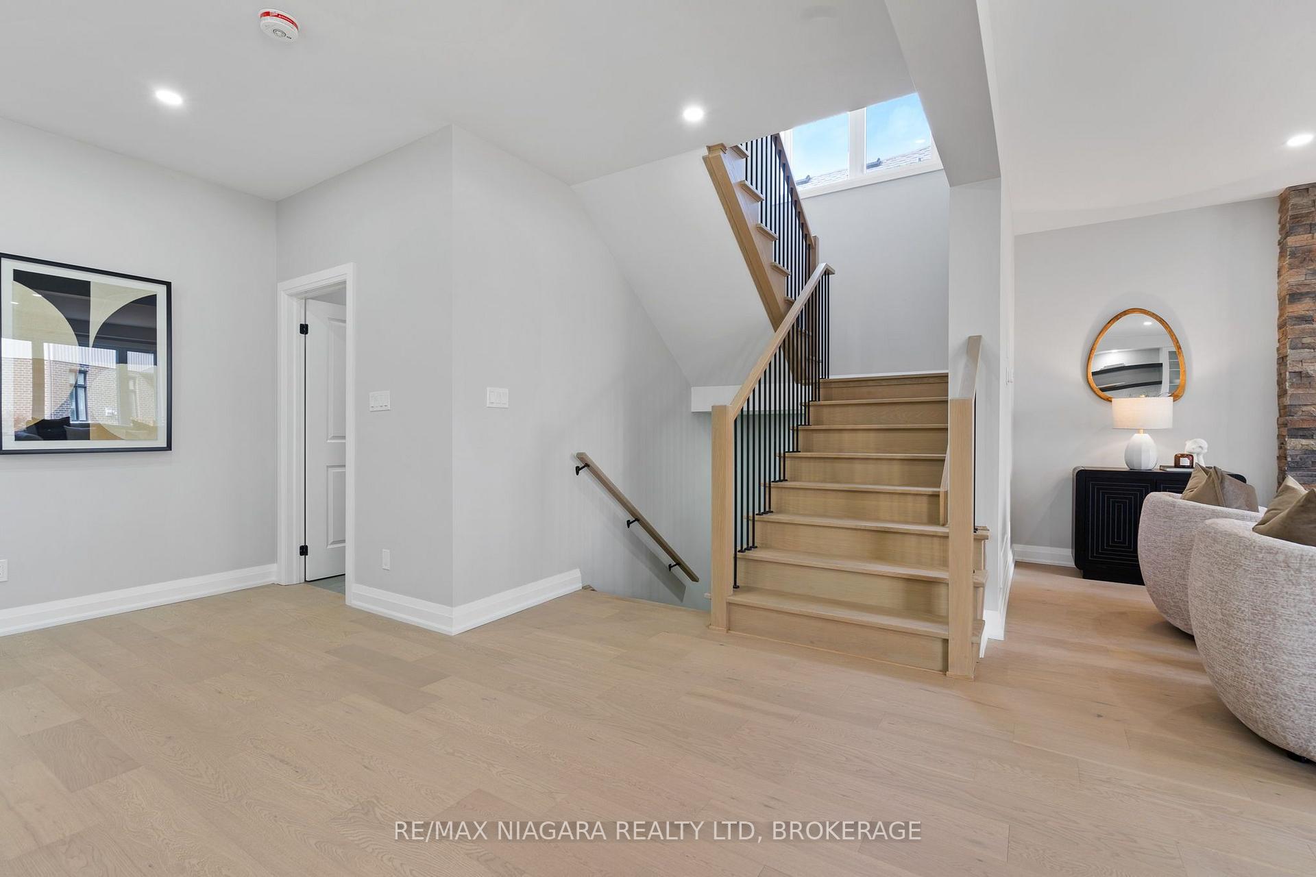 Photo 15 of 6136 Curlin Crescent, Niagara Falls, Forestview — HOMEH