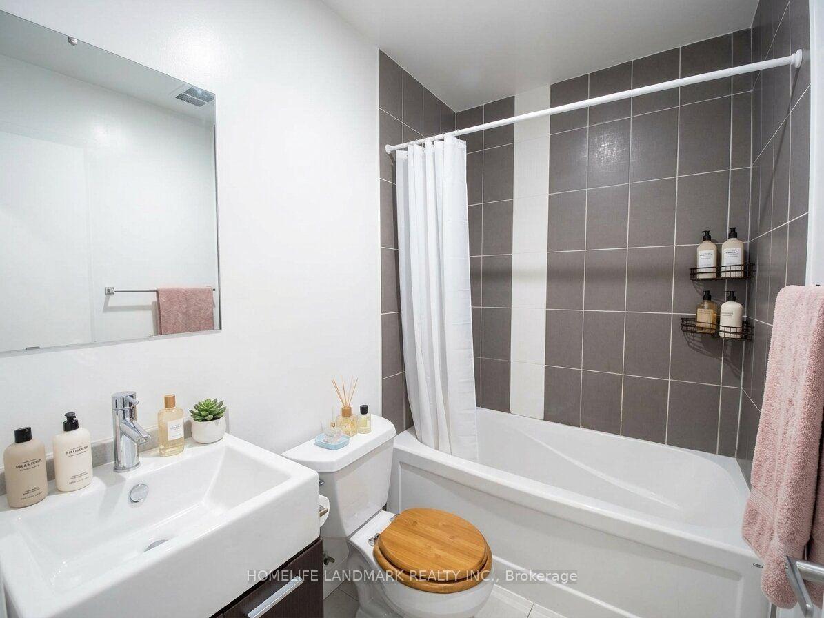 Photo 8 of Unit 1603, 770 Bay Street, Toronto, Bay Street Corridor — HOMEH