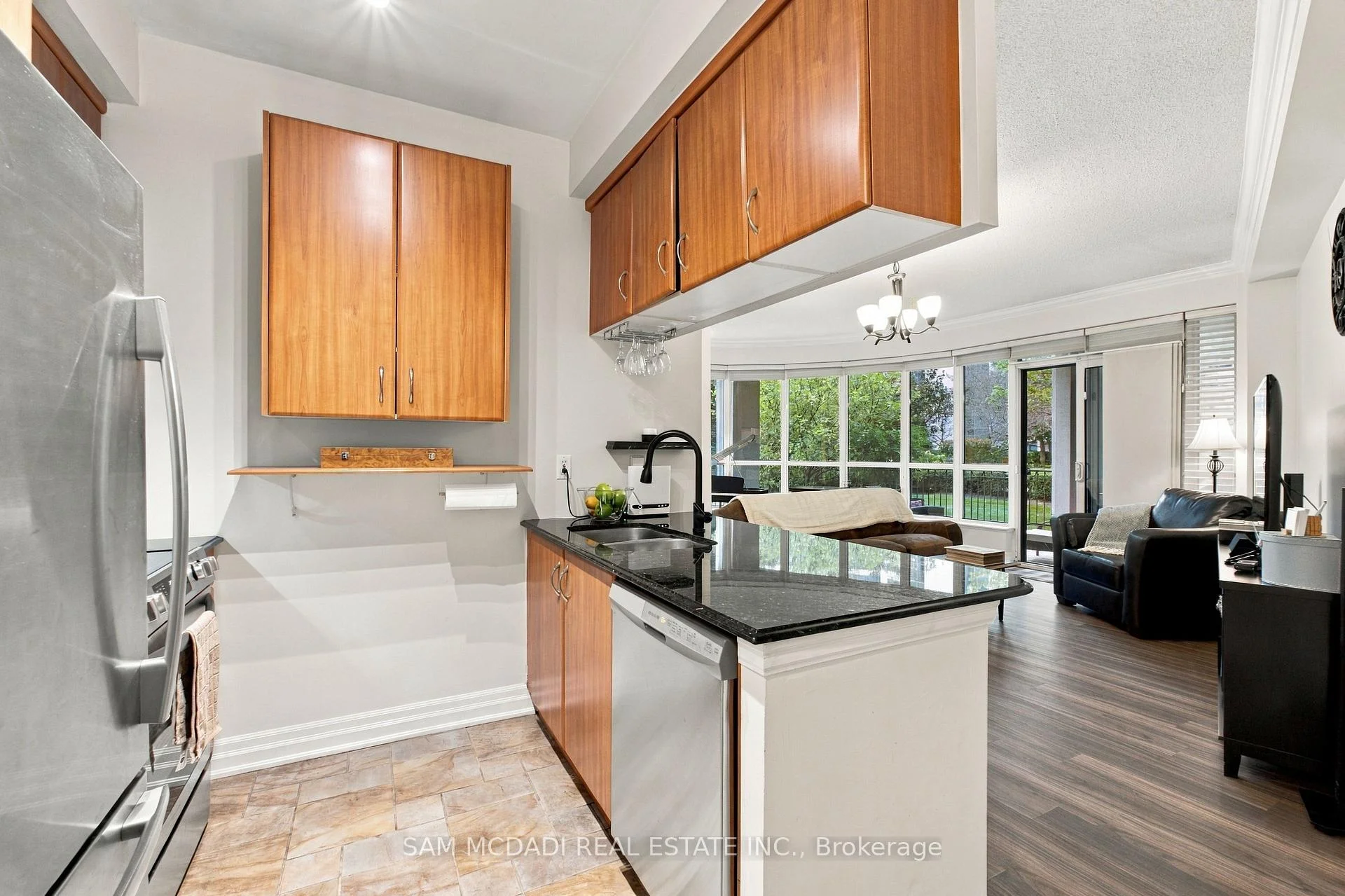 Photo 4 of Unit 103, 2087 Lake Shore Boulevard W, Etobicoke, Mimico — HOMEH