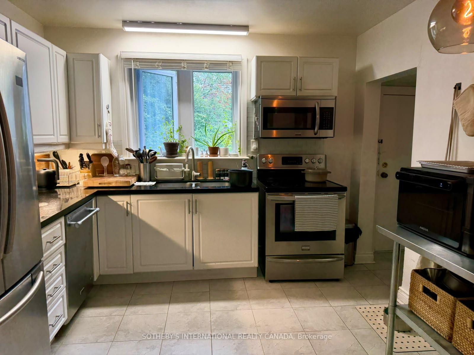 Photo 5 of 92 Millwood Road, Toronto, Mount Pleasant West — HOMEH