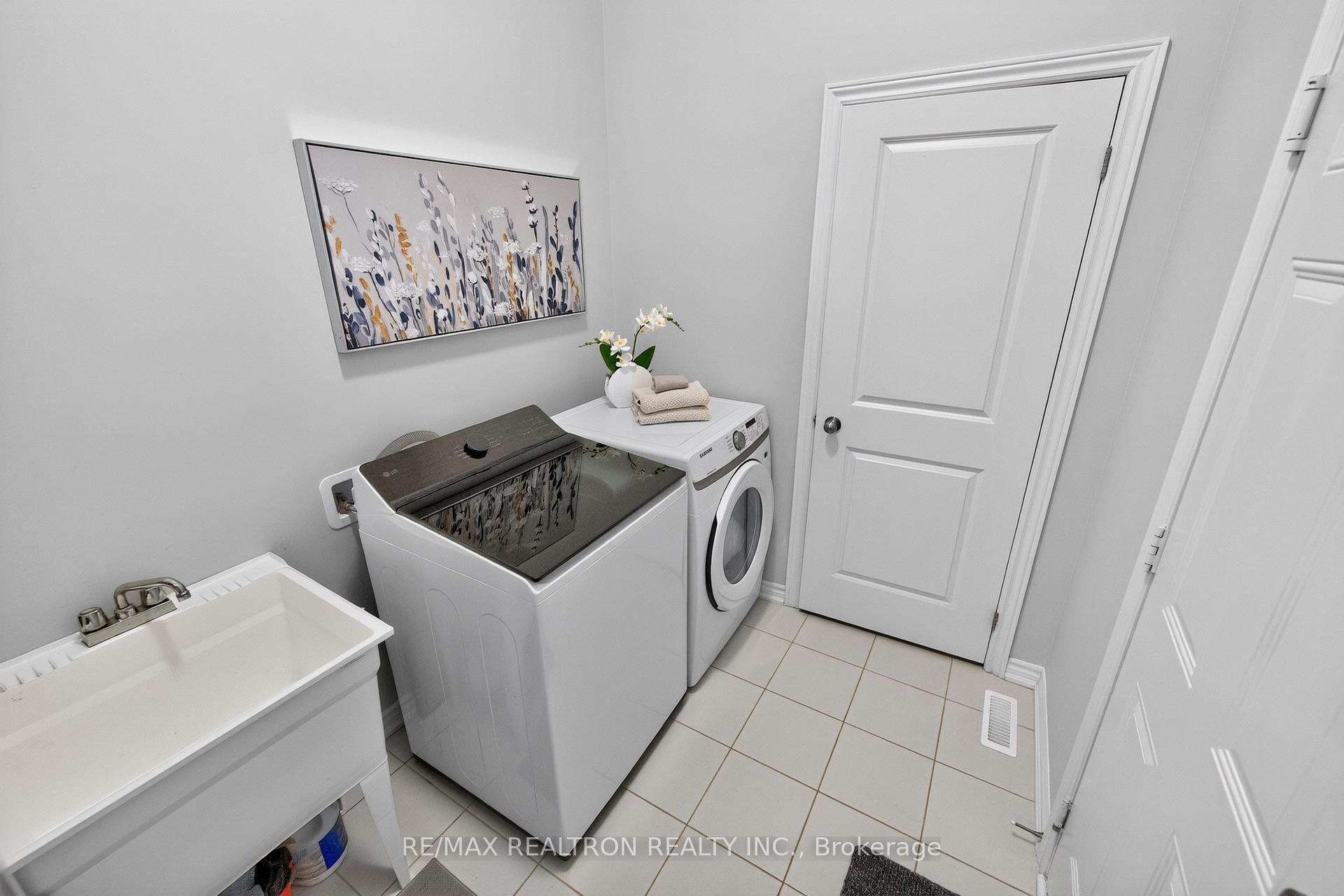 Photo 14 of 10 Fire King Drive, Whitby, Rural Whitby — HOMEH