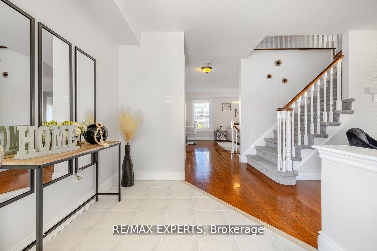 Photo 4 of 10 Snowden Avenue, Barrie, Innis-Shore — HOMEH