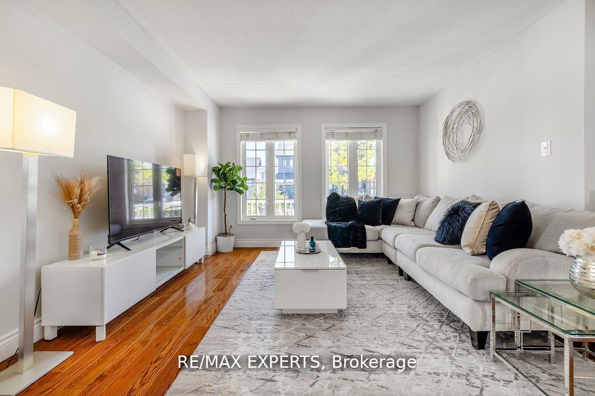 Photo 7 of 10 Snowden Avenue, Barrie, Innis-Shore — HOMEH