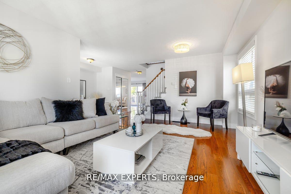 Photo 8 of 10 Snowden Avenue, Barrie, Innis-Shore — HOMEH
