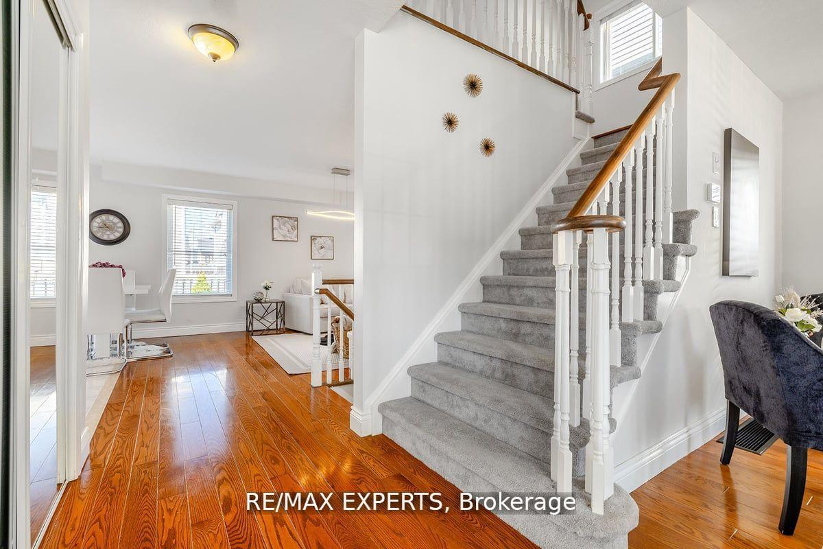 Photo 9 of 10 Snowden Avenue, Barrie, Innis-Shore — HOMEH