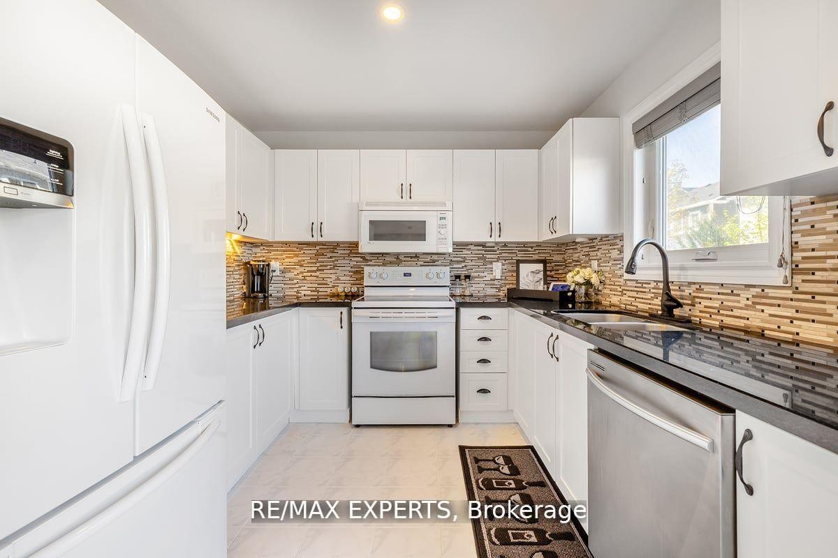Photo 14 of 10 Snowden Avenue, Barrie, Innis-Shore — HOMEH