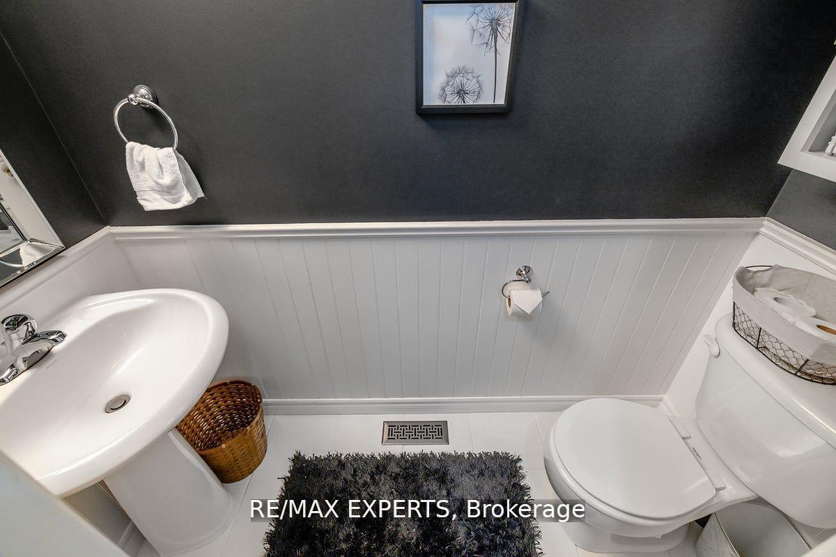Photo 15 of 10 Snowden Avenue, Barrie, Innis-Shore — HOMEH