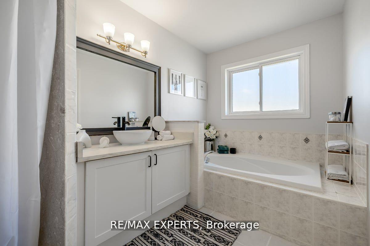 Photo 23 of 10 Snowden Avenue, Barrie, Innis-Shore — HOMEH