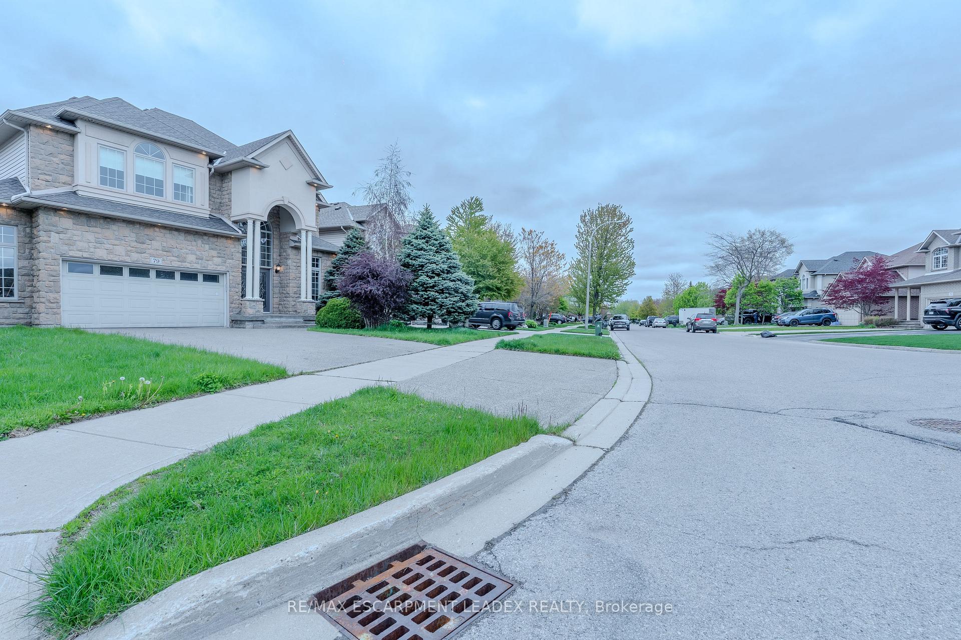 Photo 2 of 79 Moorland Crescent, Hamilton, Meadowlands — HOMEH