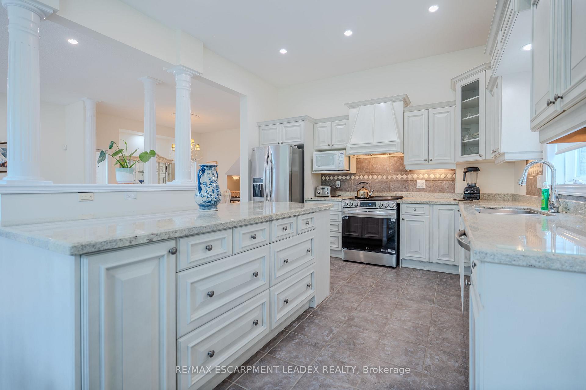 Photo 12 of 79 Moorland Crescent, Hamilton, Meadowlands — HOMEH