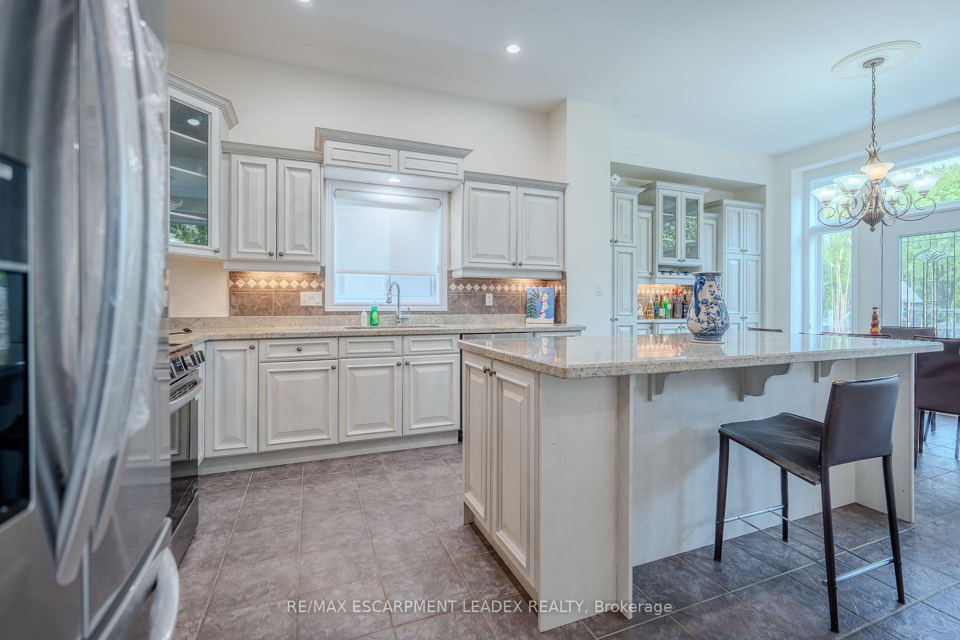 Photo 13 of 79 Moorland Crescent, Hamilton, Meadowlands — HOMEH