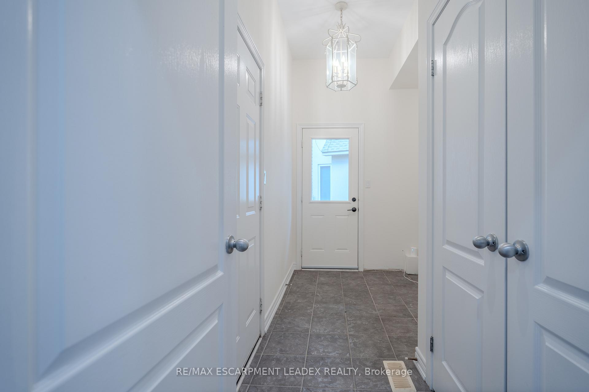 Photo 17 of 79 Moorland Crescent, Hamilton, Meadowlands — HOMEH