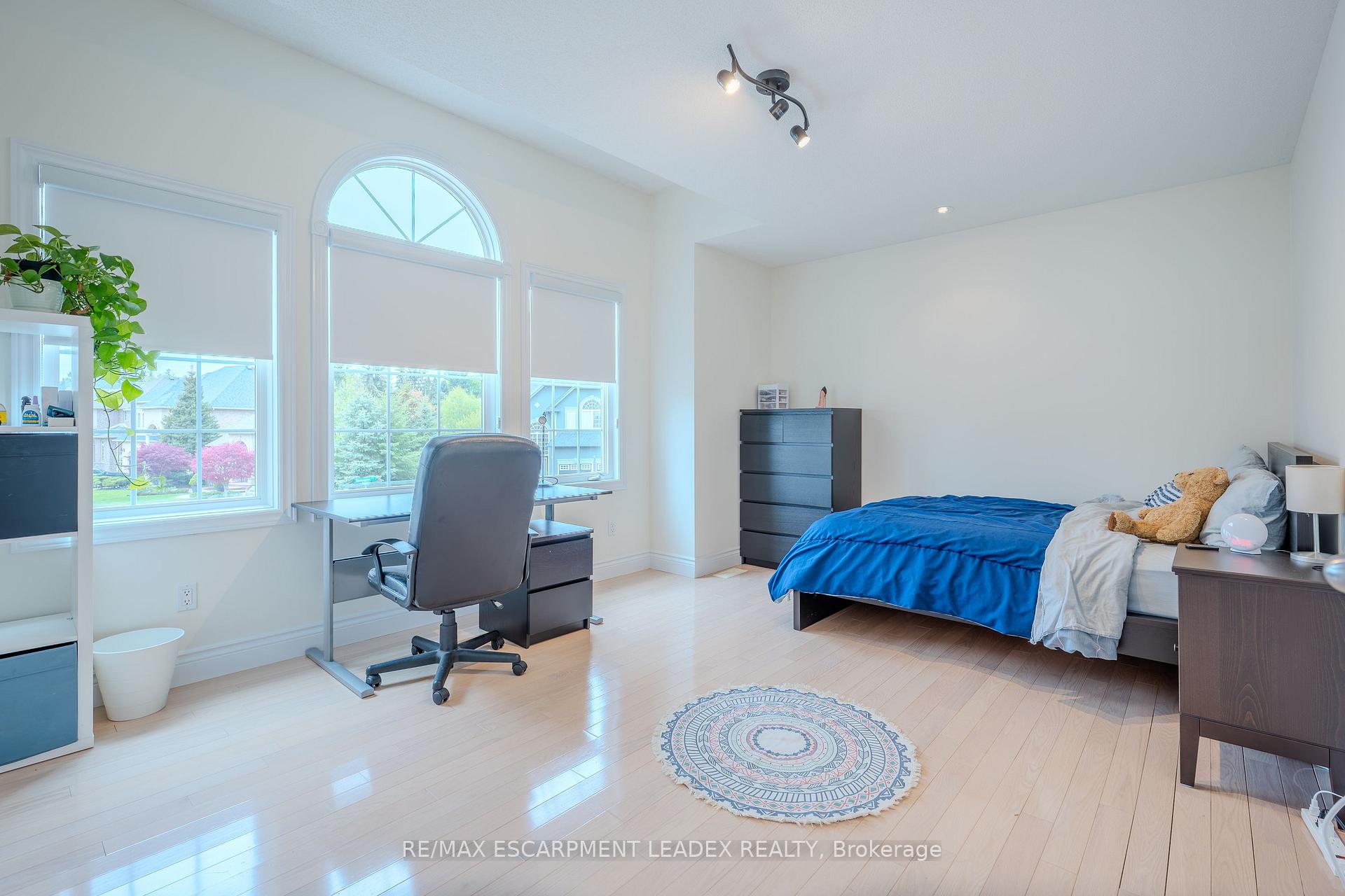 Photo 18 of 79 Moorland Crescent, Hamilton, Meadowlands — HOMEH