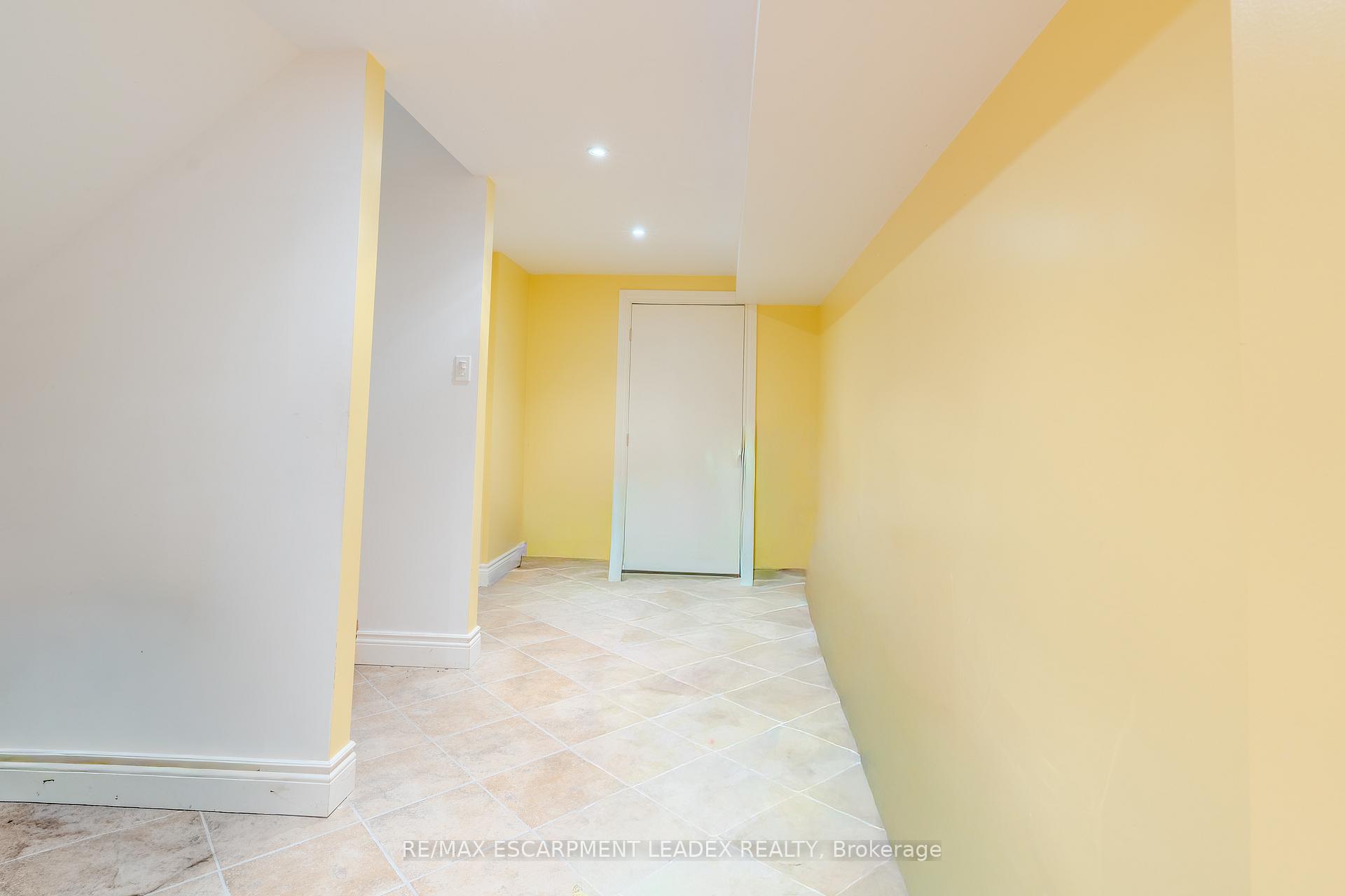Photo 32 of 79 Moorland Crescent, Hamilton, Meadowlands — HOMEH